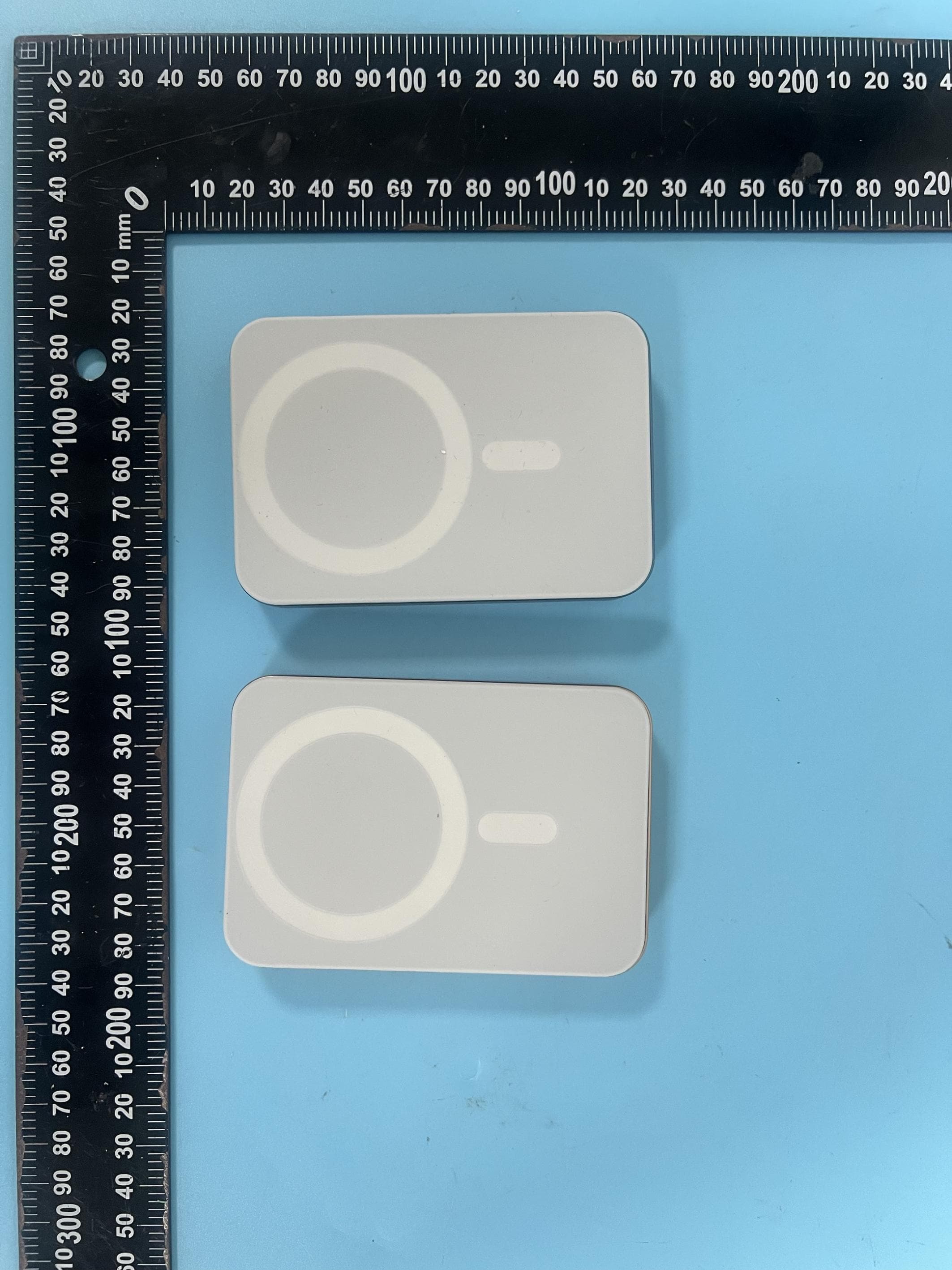 Aramid Magnetic Power Bank - FCC ID 2ARI5-PB3 - Shenzhen Lingyi Innovation Tech Co., Ltd. (2)