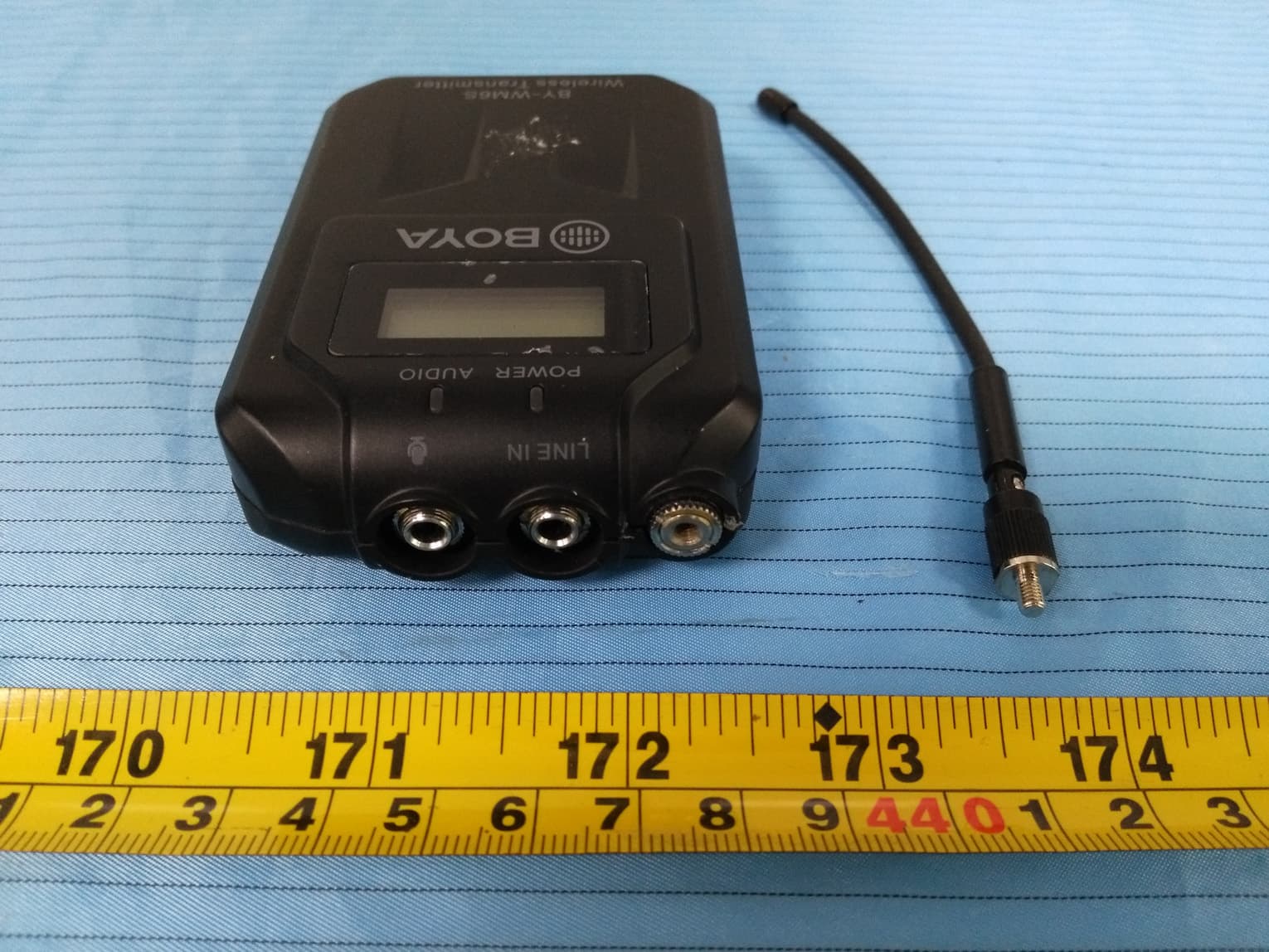 UHF Wireless Microphone System - FCC ID 2ARN3-BY-WM6S - Shenzhen Jiayz photo industrial.,Ltd (2)