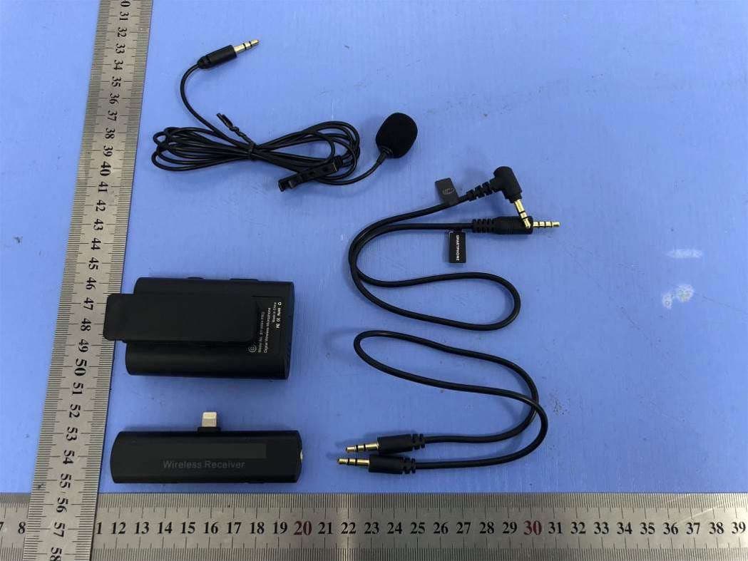 2.4G wireless microphone - FCC ID 2ARN3BYWM4PRORXD - Shenzhen Jiayz photo industrial.,Ltd