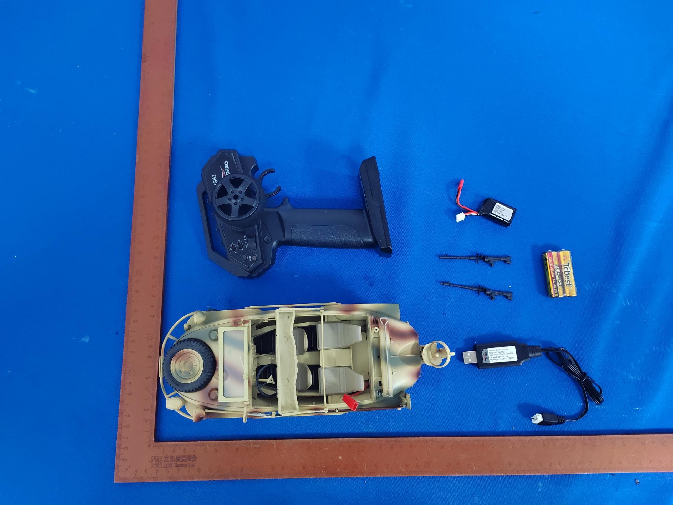 Remote Control Car for VW Swimmwagen and Ford GPA - FCC ID 2ARN5202408002 - Torro GmbH