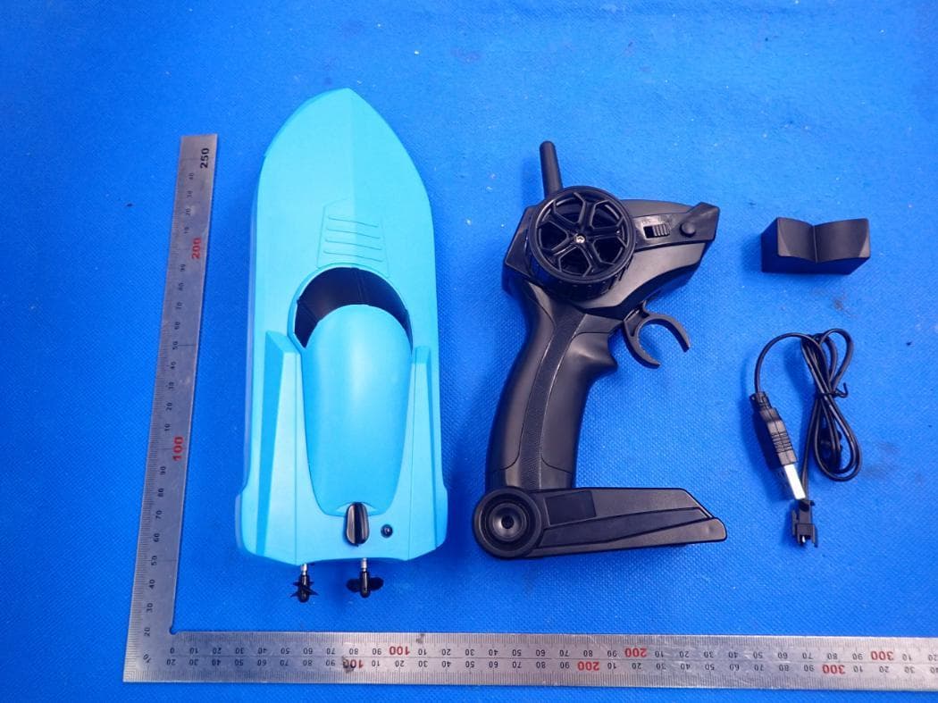 RC BOAT - FCC ID 2AROE-LM13-C - Shantou Chenghai Langman Technology Co., Ltd. (2)