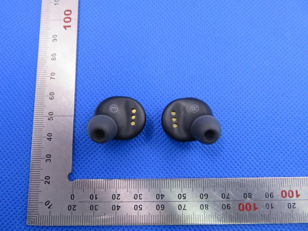 True wireless stereo earbuds - FCC ID 2ARPHTS-T3 - TUOSI ELECTRONICS CO.,LTD.