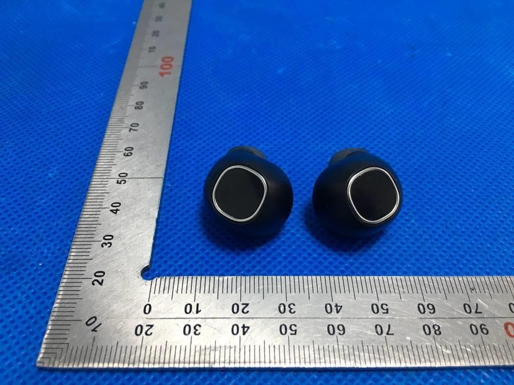 True wireless stereo earbuds - FCC ID 2ARPHTS-T5 - TUOSI ELECTRONICS CO.,LTD. (2)