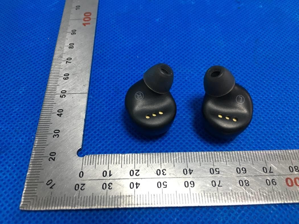 True wireless stereo earbuds - FCC ID 2ARPHTS-T5 - TUOSI ELECTRONICS CO.,LTD.