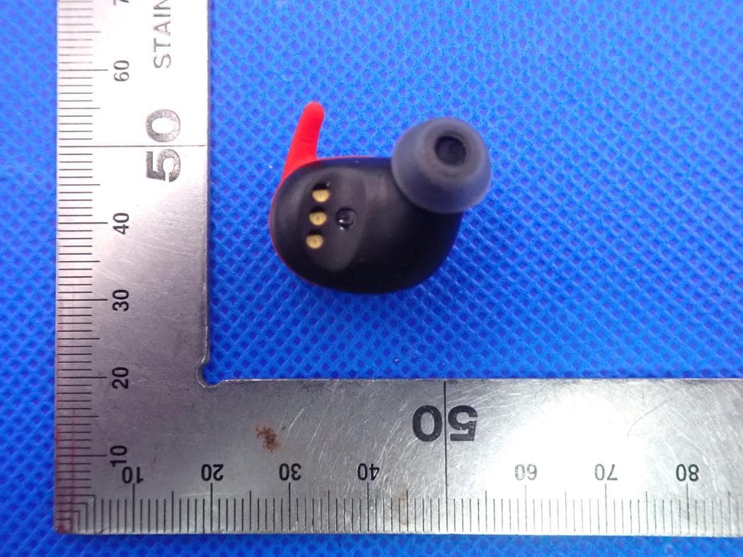 True wireless stereo earbuds - FCC ID 2ARPHTS-T7 - TUOSI ELECTRONICS CO.,LTD. (2)