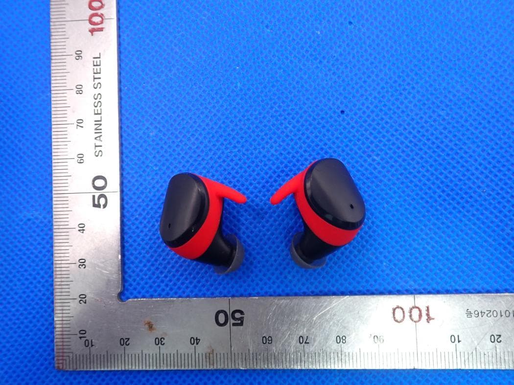 True wireless stereo earbuds - FCC ID 2ARPHTS-T7 - TUOSI ELECTRONICS CO.,LTD.