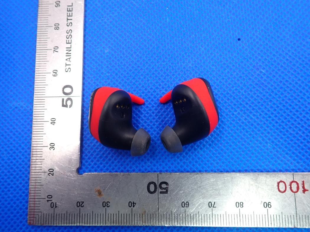 True wireless stereo earbuds - FCC ID 2ARPHTS-T7 - TUOSI ELECTRONICS CO.,LTD. (4)