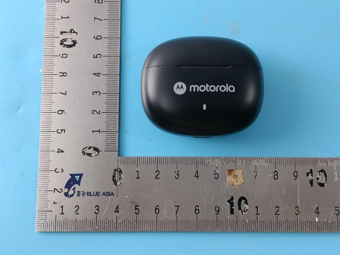 MOTOROLA true wireless headphones - FCC ID 2ARRB-MBH40 - Meizhou Guo Wei Electronics Co., Ltd (2)