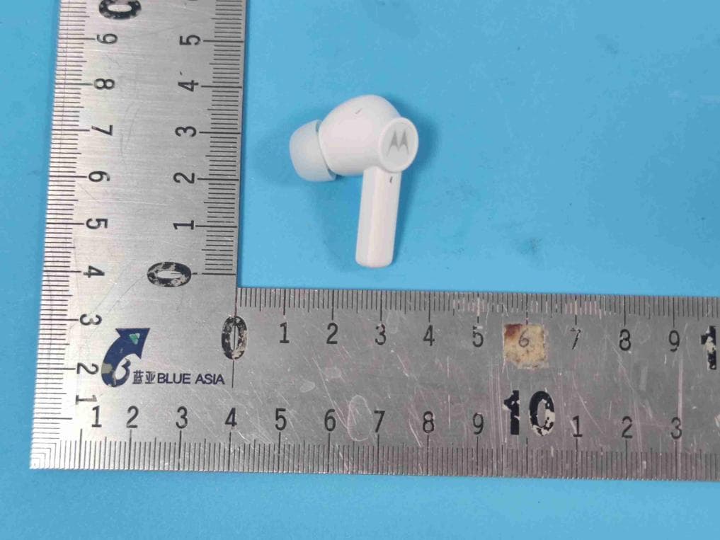 MOTOROLA true wireless headphones - FCC ID 2ARRB-MBI40 - Meizhou Guo Wei Electronics Co., Ltd (4)