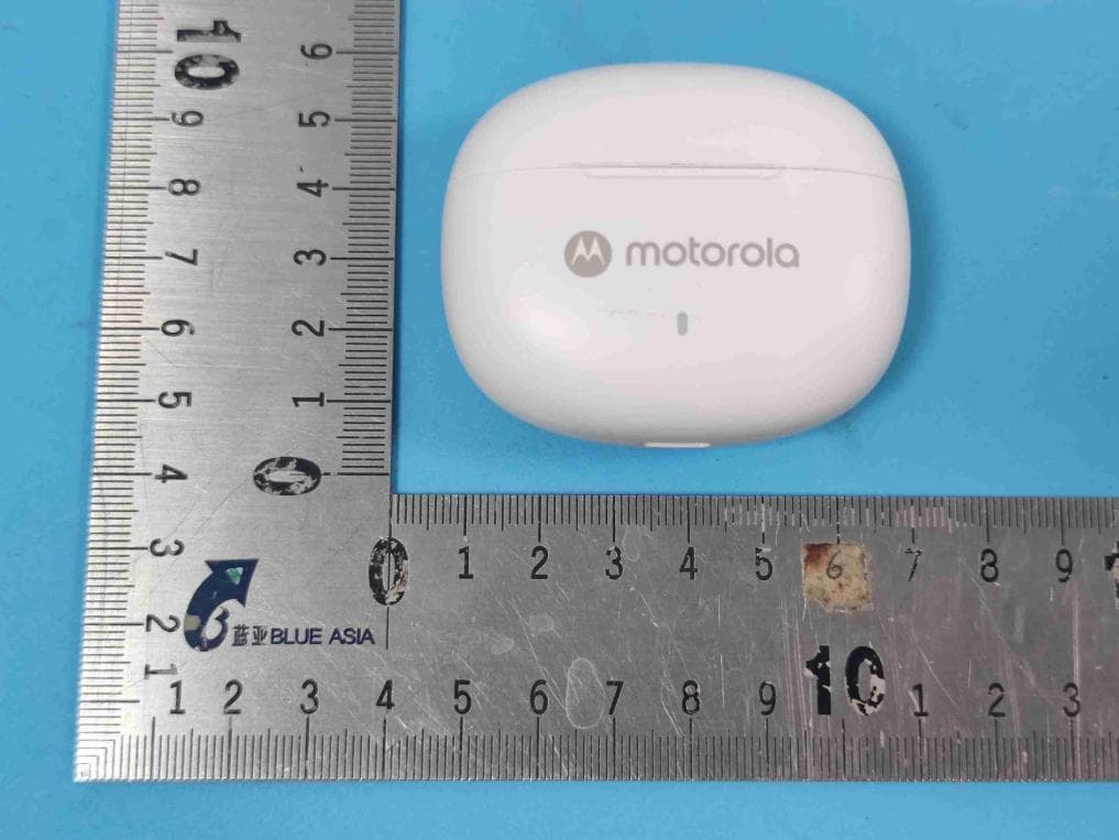 MOTOROLA true wireless headphones - FCC ID 2ARRB-MBI40 - Meizhou Guo Wei Electronics Co., Ltd (2)