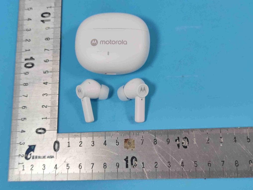 MOTOROLA true wireless headphones - FCC ID 2ARRB-MBI40 - Meizhou Guo Wei Electronics Co., Ltd (5)