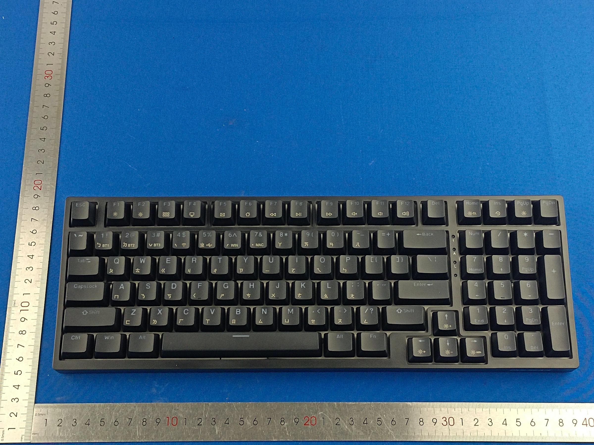 COUGAR Ultimus Pro Wireless Gaming Keyboard - FCC ID 2ARWD-CGR-NM1MB-ULP - Compucase Enterprise Co., Ltd. (2)