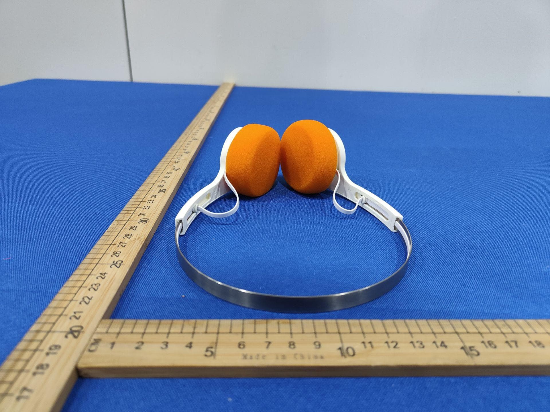 Throwback Wireless Headphone - FCC ID 2AS3I-AI5002 - Shenzhen Sowak Electronic Co., Ltd.