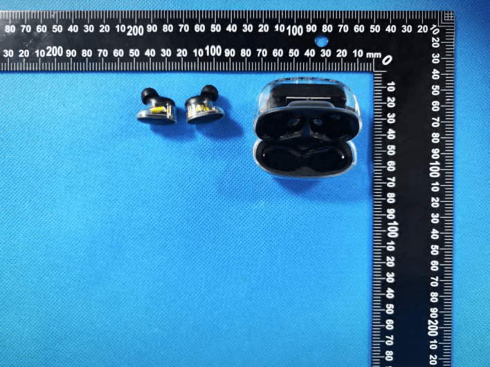 Prodigy Crystal TWS Earphones with charging case - FCC ID 2AS3I-AIWA-AI1019 - Shenzhen Sowak Electronic Co., Ltd. (2)