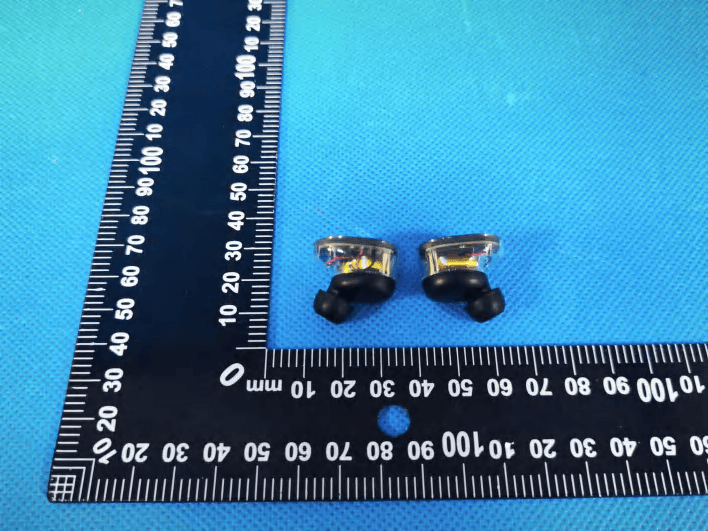 Prodigy Crystal TWS Earphones with charging case - FCC ID 2AS3I-AIWA-AI1019 - Shenzhen Sowak Electronic Co., Ltd. (5)