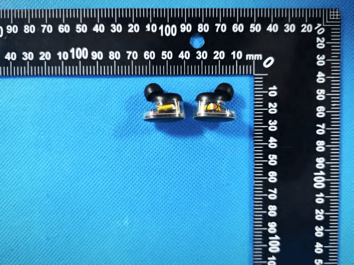 Prodigy Crystal TWS Earphones with charging case - FCC ID 2AS3I-AIWA-AI1019 - Shenzhen Sowak Electronic Co., Ltd. (3)