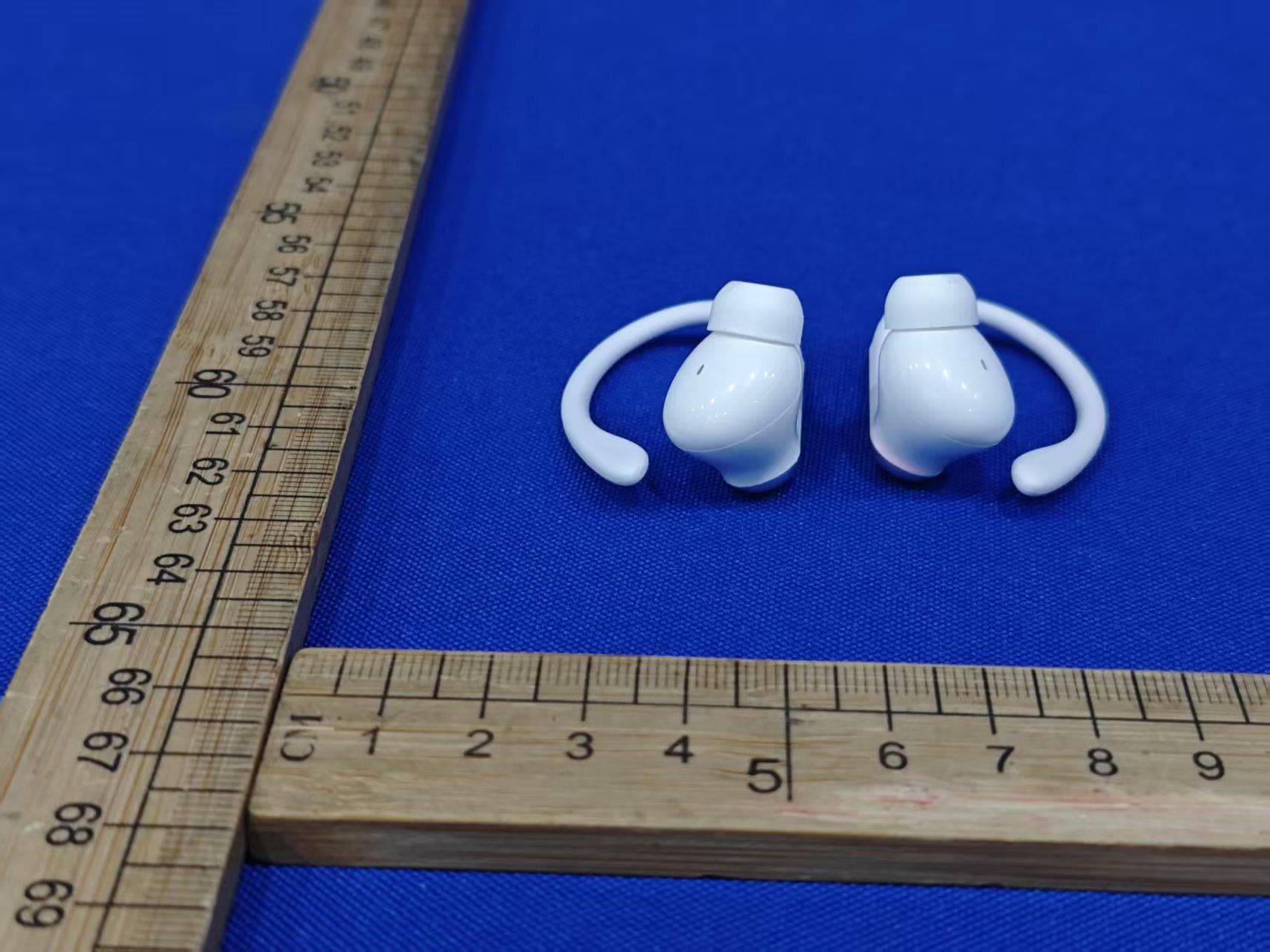 True Wireless Earphones with charging Case - FCC ID 2AS3I-INCIPIO-TWS - Shenzhen Sowak Electronic Co., Ltd. (3)