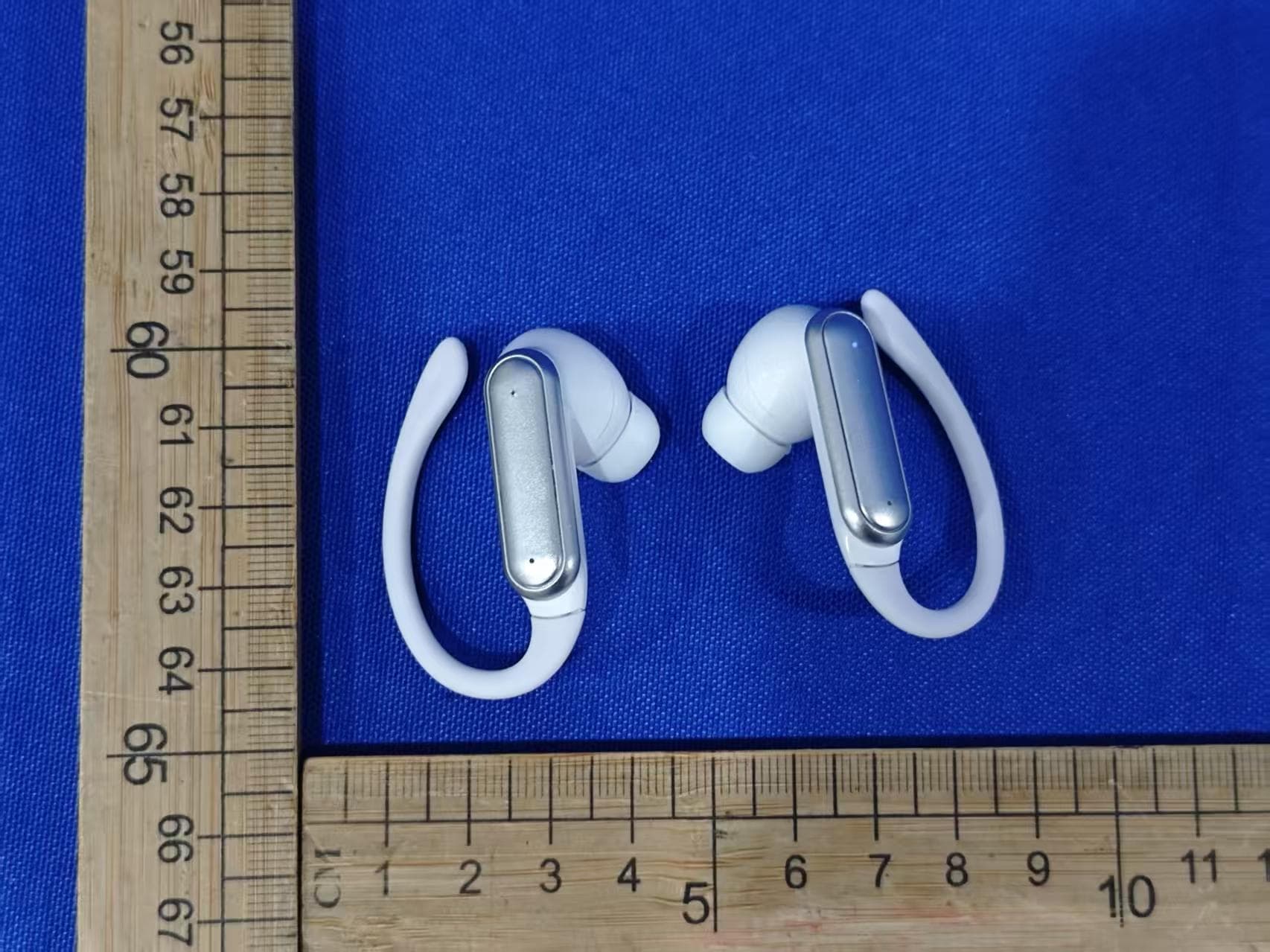 True Wireless Earphones with charging Case - FCC ID 2AS3I-INCIPIO-TWS - Shenzhen Sowak Electronic Co., Ltd.