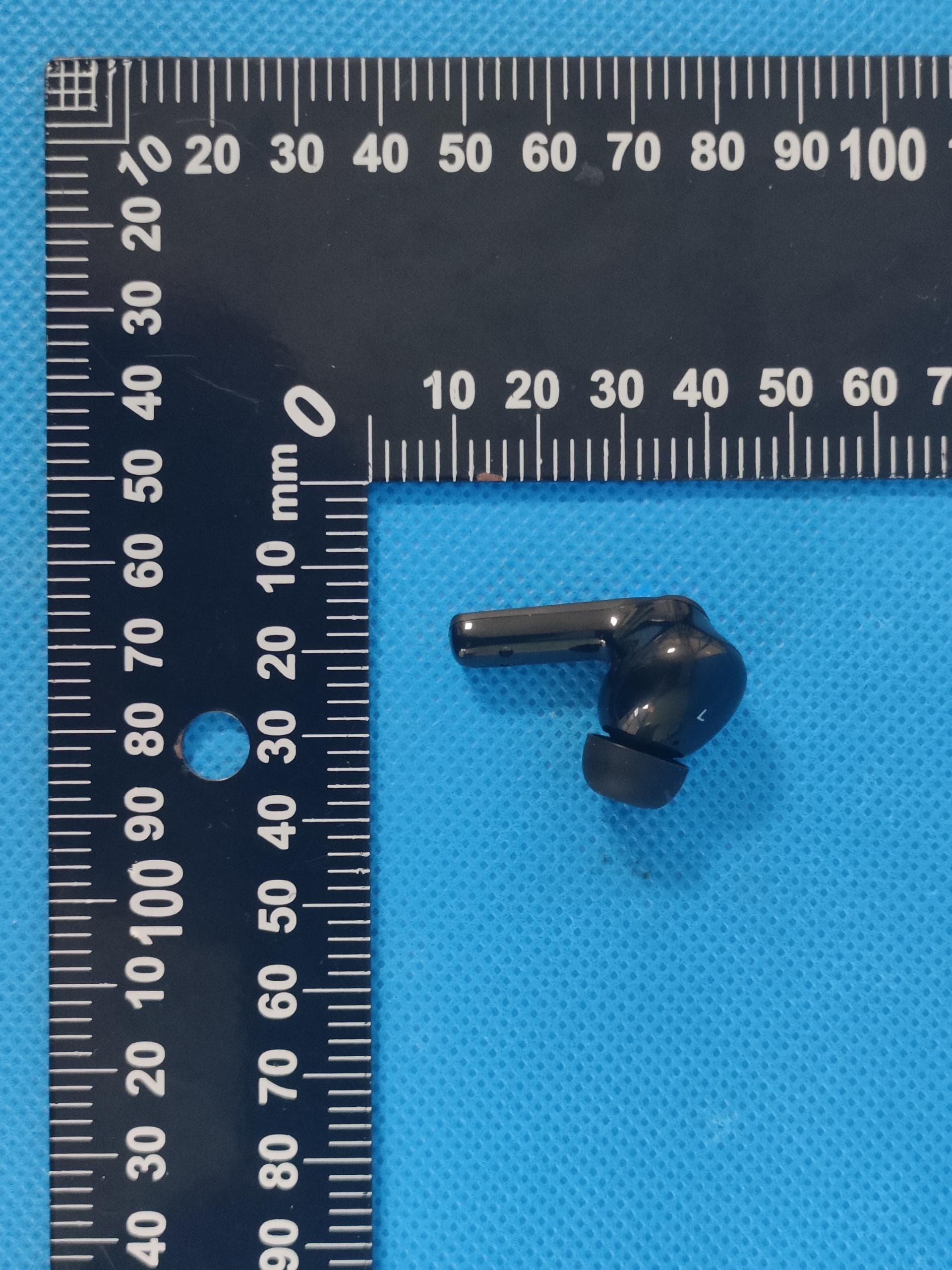 True Connect View ENC TWS earphones with digital display - FCC ID 2AS3I-MZX-TWS - Shenzhen Sowak Electronic Co., Ltd. (3)