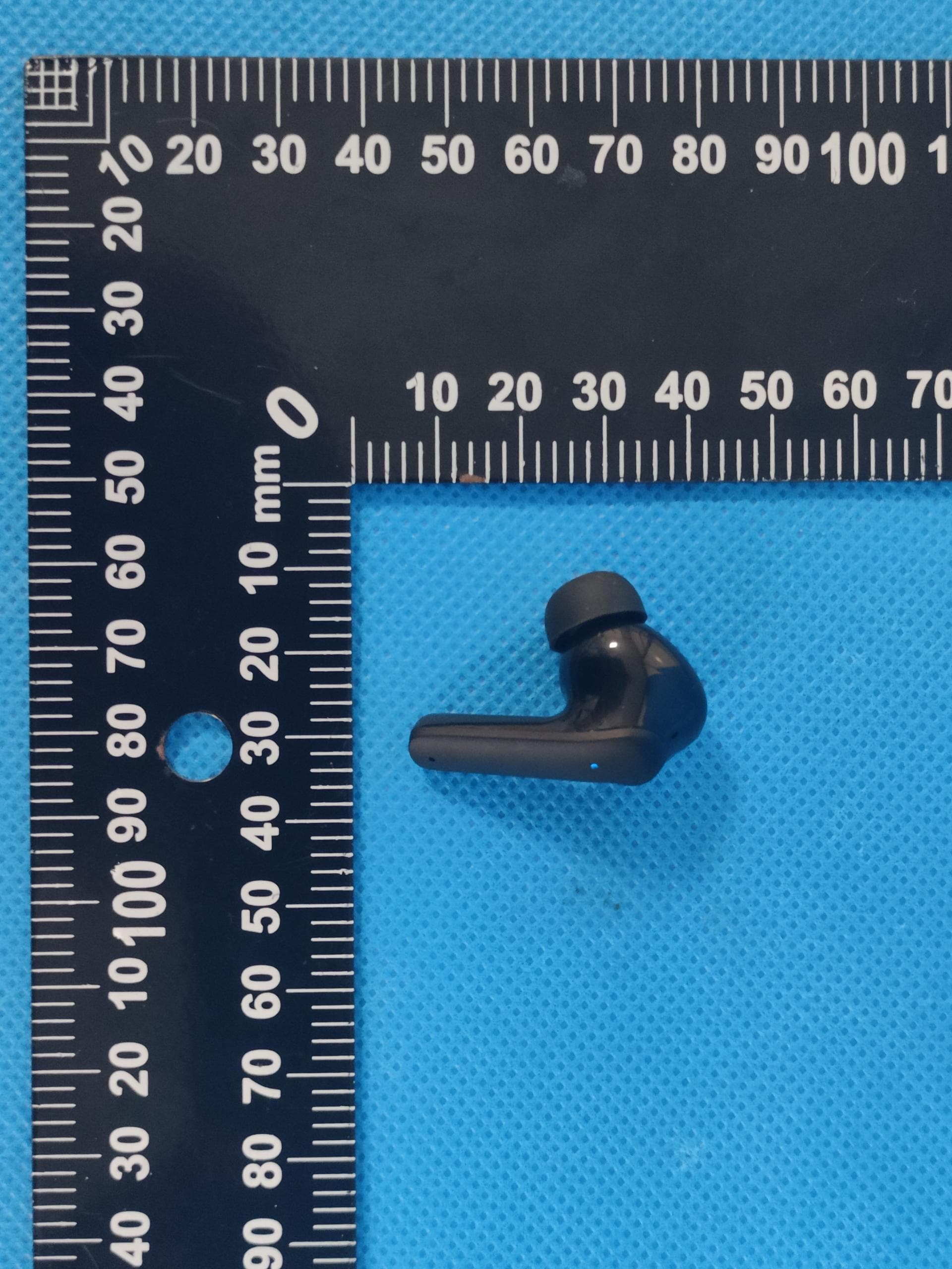 True Connect View ENC TWS earphones with digital display - FCC ID 2AS3I-MZX-TWS - Shenzhen Sowak Electronic Co., Ltd. (4)