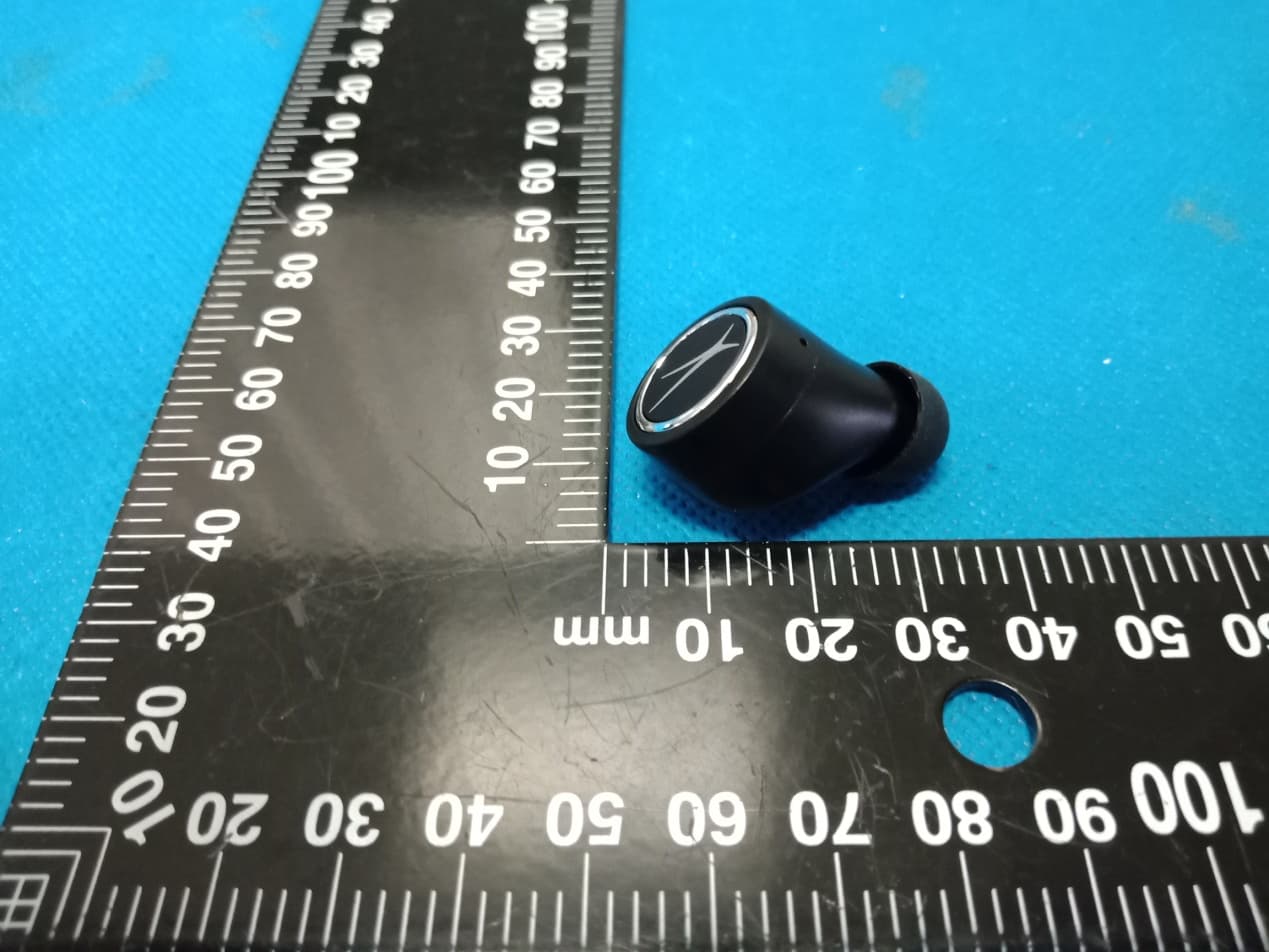 True Connect Truly Wireless Earphones - FCC ID 2AS3I-TWS-EARBUDS - Shenzhen Sowak Electronic Co., Ltd. (5)