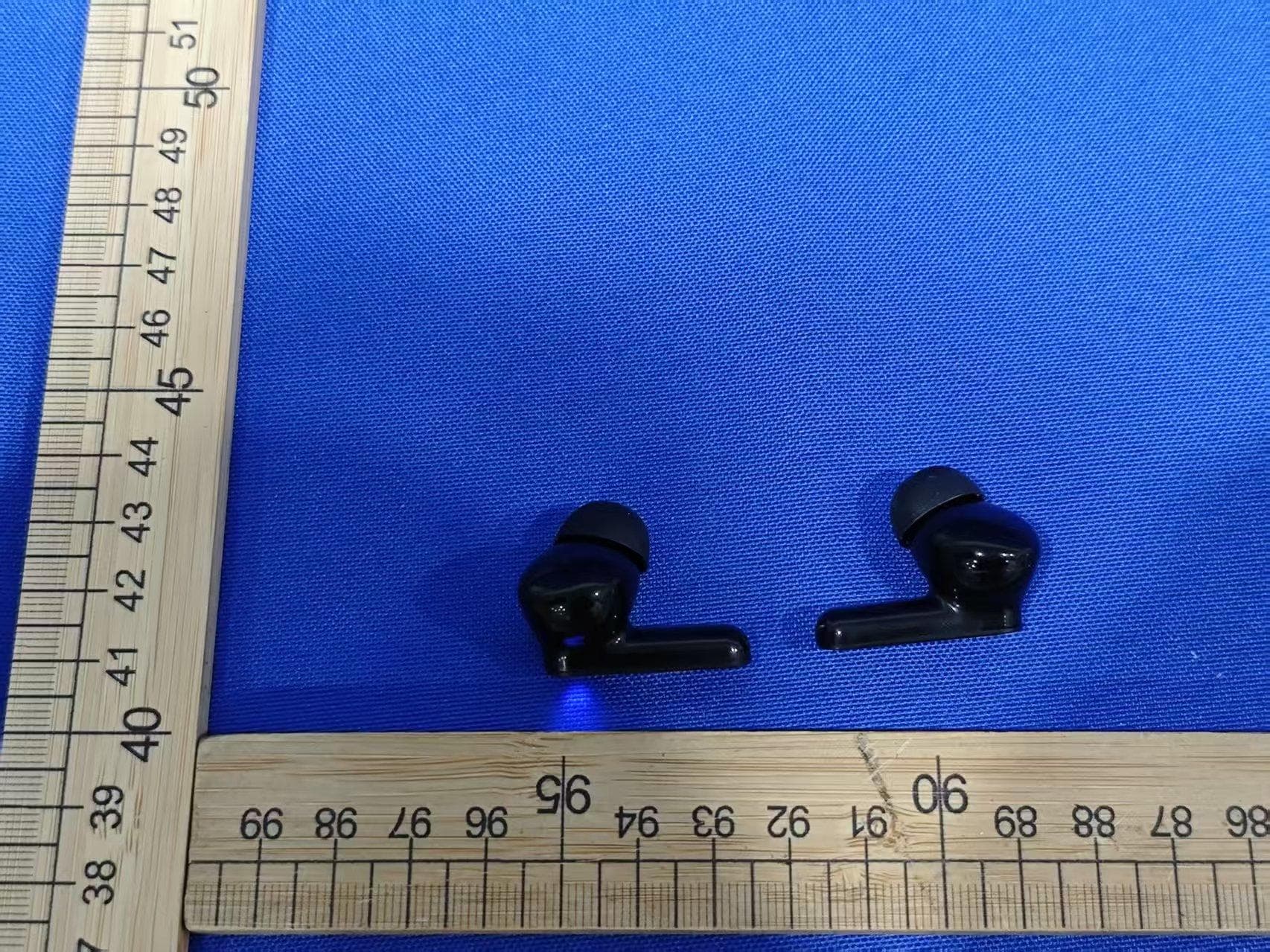 Active Noise Cancelling True Wireless Earbuds - FCC ID 2AS3I-V40106W - Shenzhen Sowak Electronic Co., Ltd.