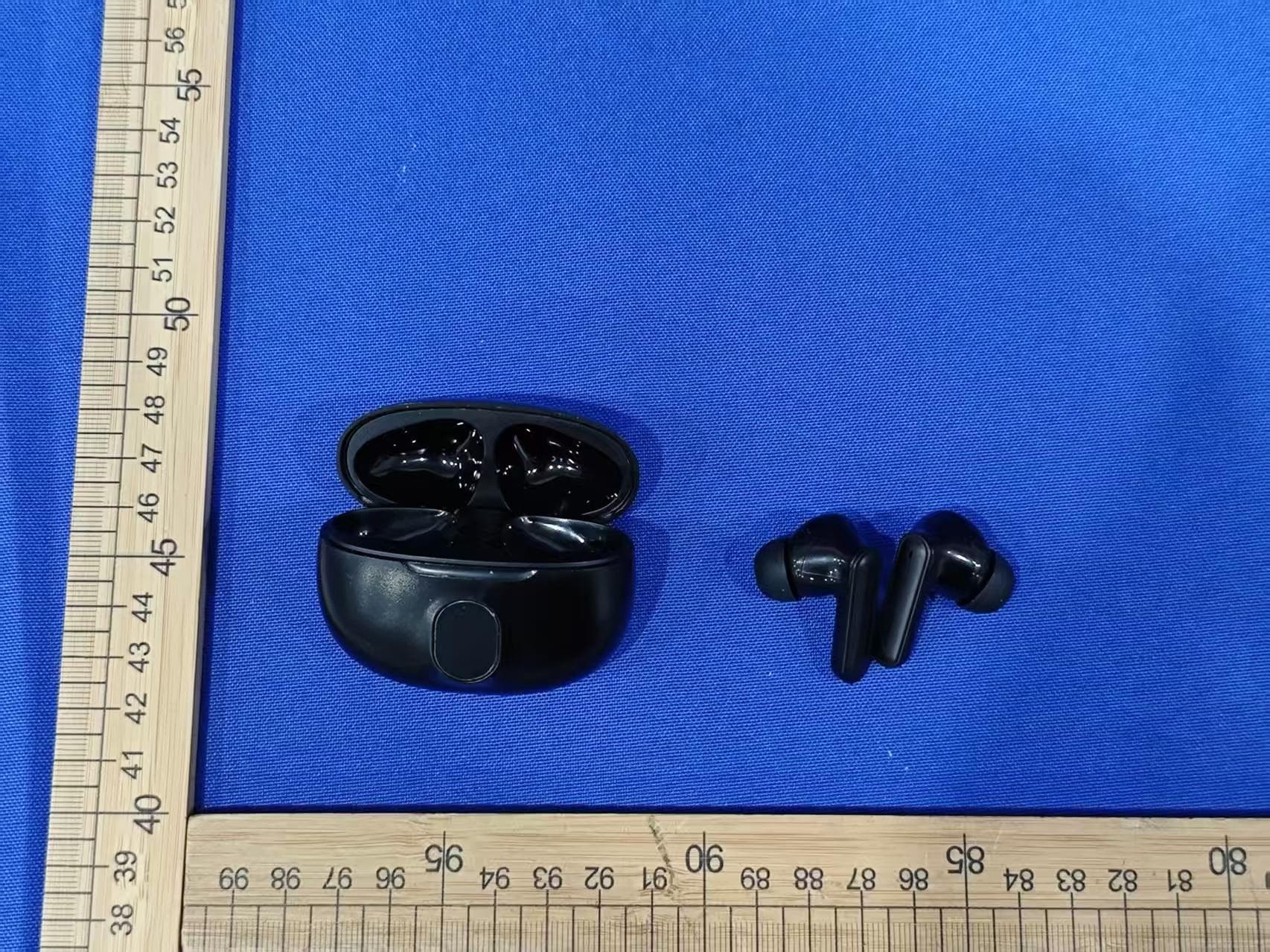 Active Noise Cancelling True Wireless Earbuds - FCC ID 2AS3I-V40106W - Shenzhen Sowak Electronic Co., Ltd. (3)
