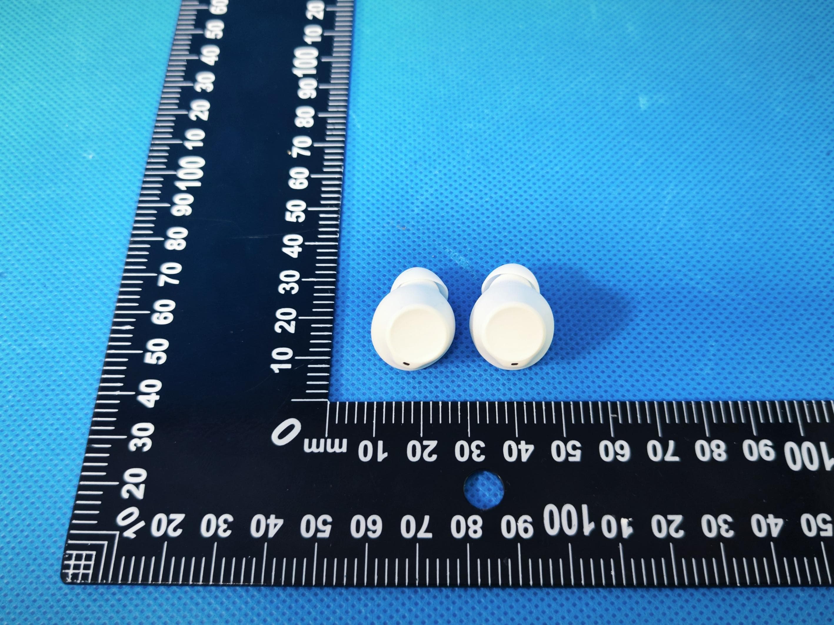 TWS Earbuds with digital display charging case - FCC ID 2AS3I-VIVITAR-TWS - Shenzhen Sowak Electronic Co., Ltd. (4)