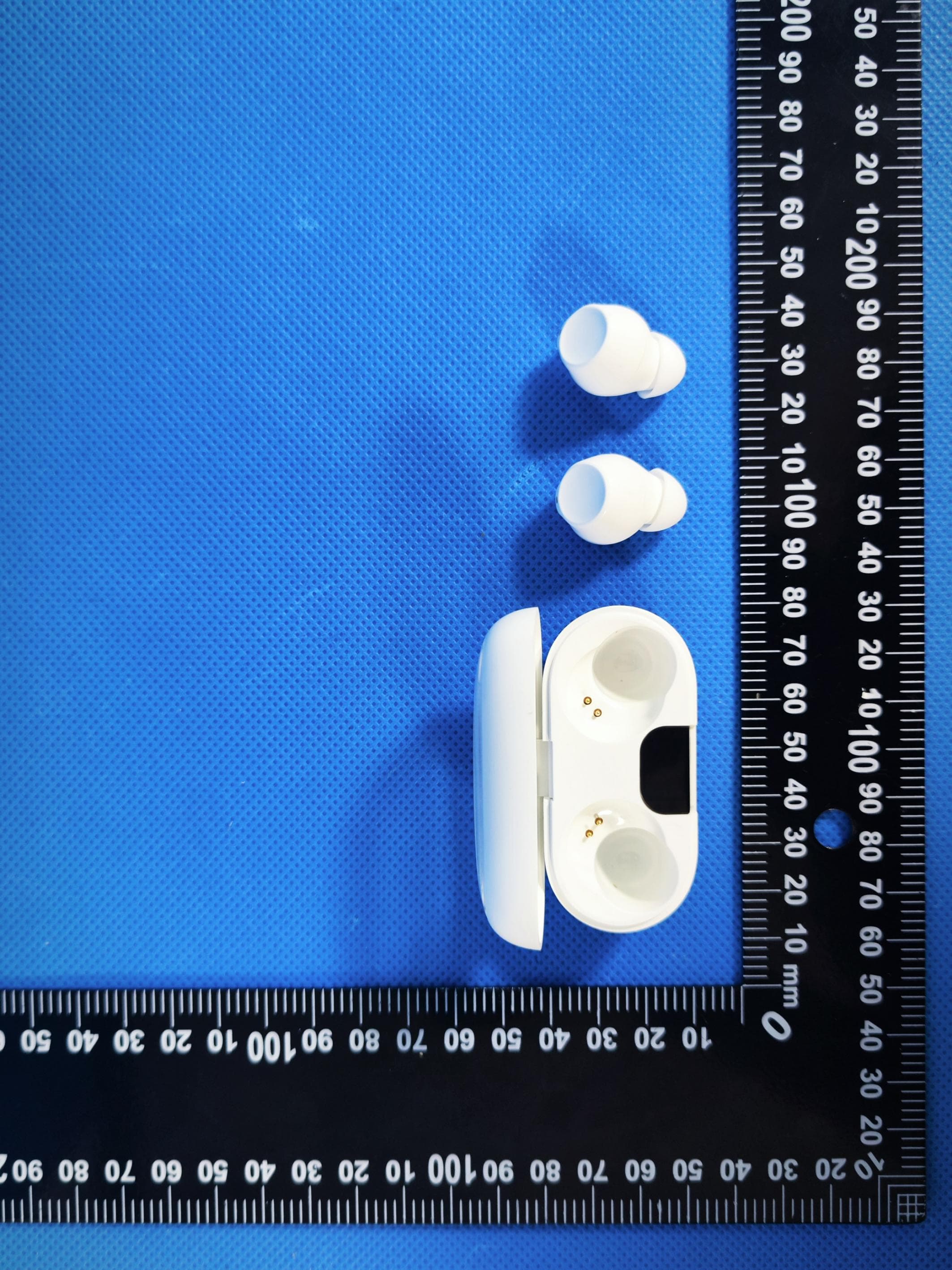 TWS Earbuds with digital display charging case - FCC ID 2AS3I-VIVITAR-TWS - Shenzhen Sowak Electronic Co., Ltd. (2)