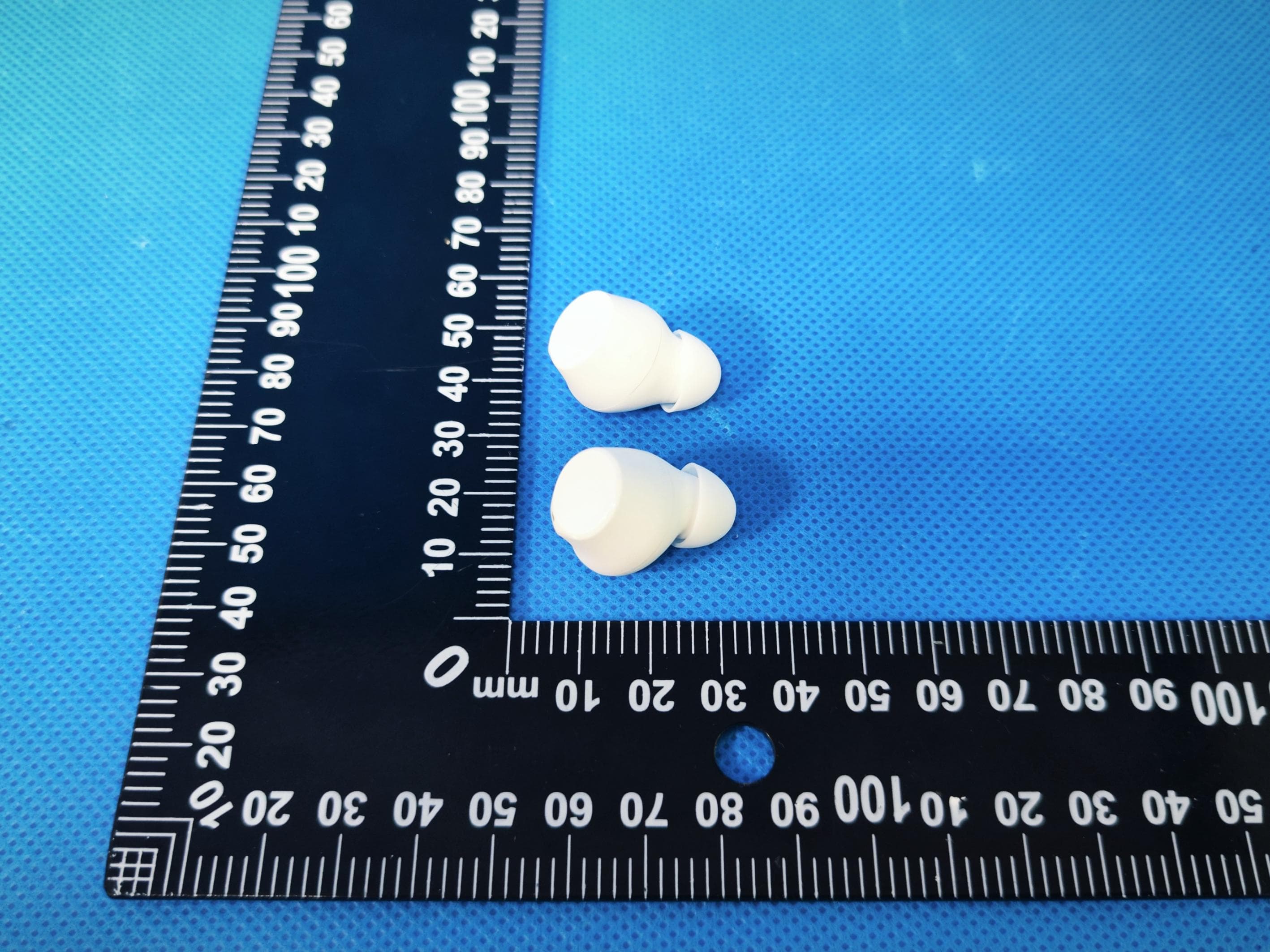 TWS Earbuds with digital display charging case - FCC ID 2AS3I-VIVITAR-TWS - Shenzhen Sowak Electronic Co., Ltd. (5)