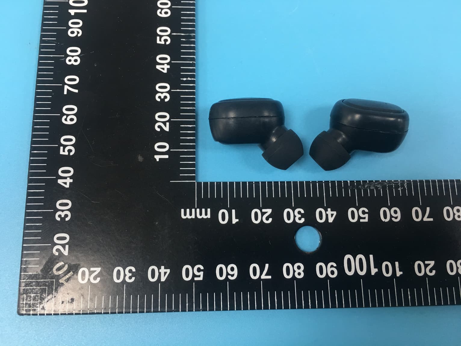 TWS EARBUDS - FCC ID 2AS5O-S023 - China Etech Groups Ltd (2)