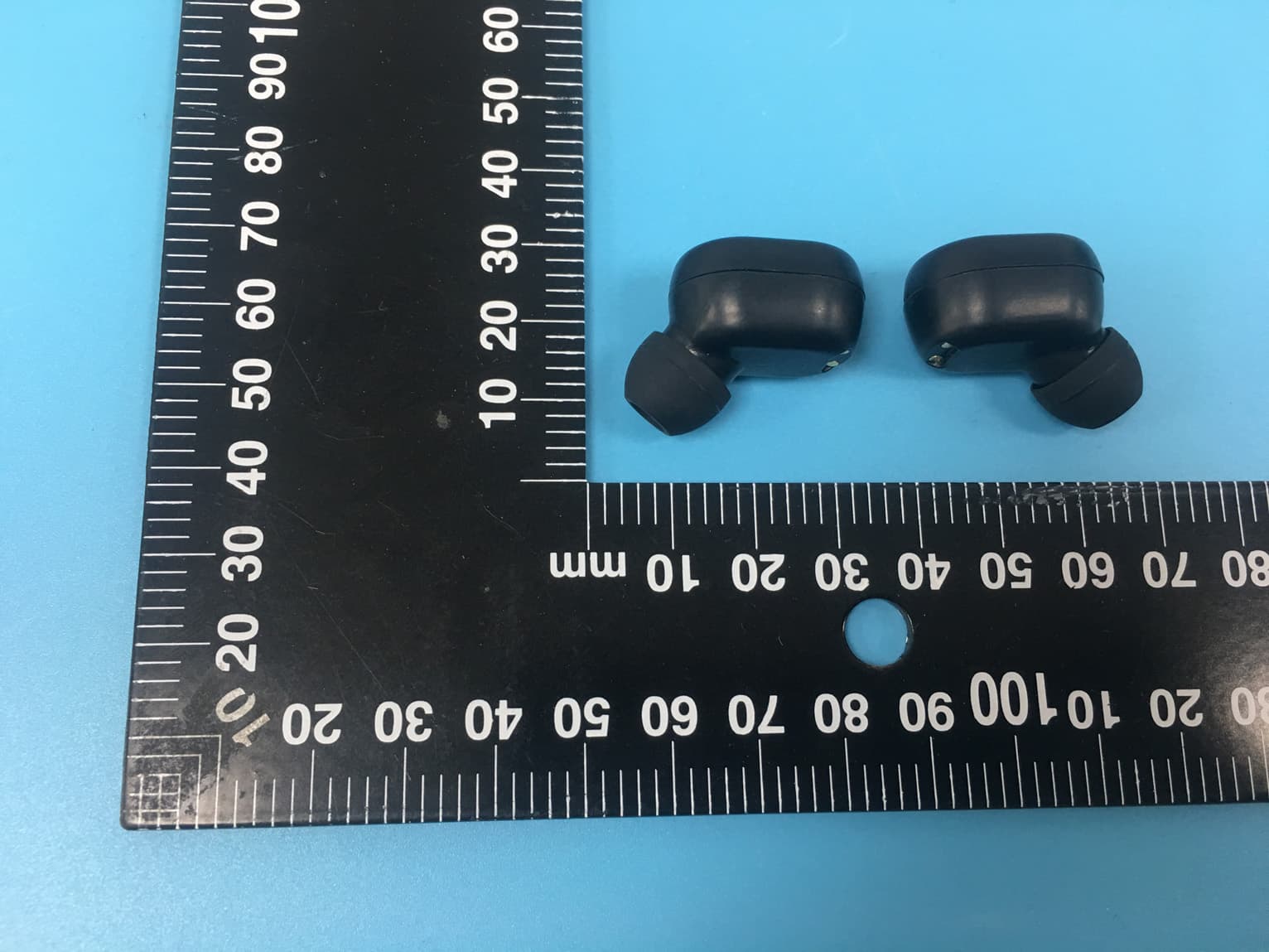 TWS EARBUDS - FCC ID 2AS5O-S023 - China Etech Groups Ltd (4)
