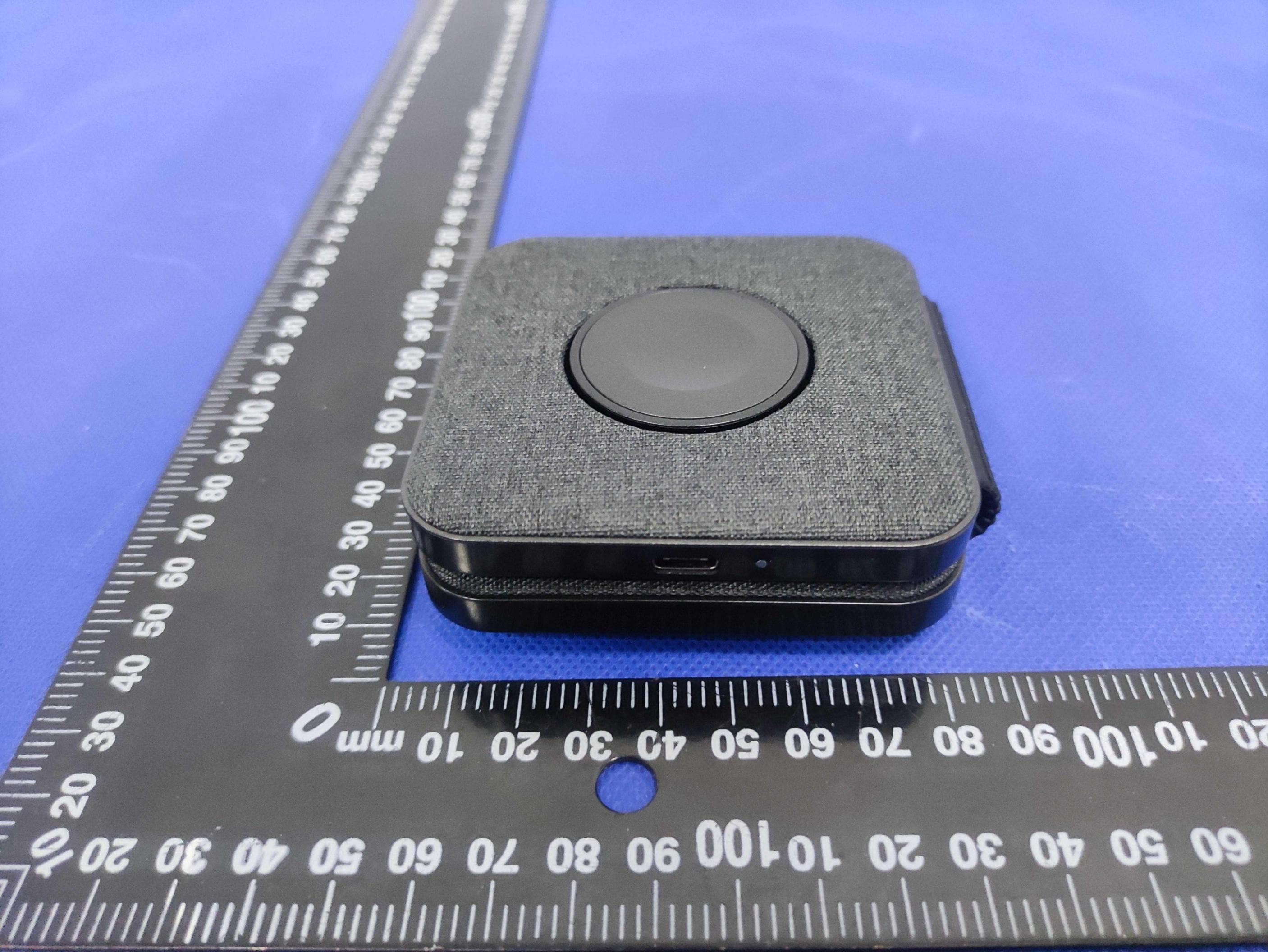 2-IN-1 foldable Magnetic Wireless Charger - FCC ID 2AS6X-HM40 - Shenzhen Future Charger Technology Co., LTD. (4)
