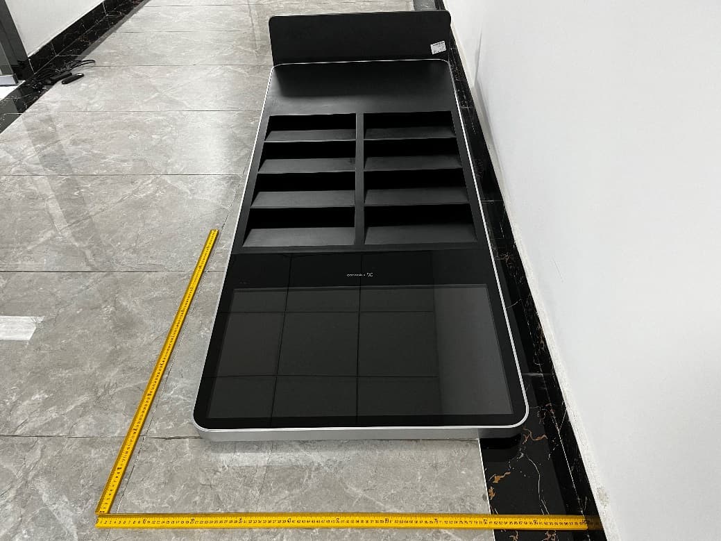 32-Inch Digital Landscape  Literature Holder - FCC ID 2ASCB-DG32LFLR8 - D2G Group LLC (2)