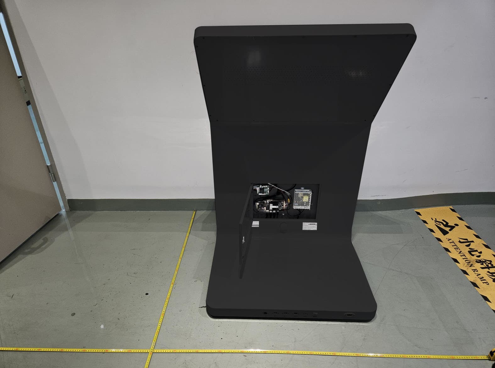 32-inch DIGITAL PCAP TCH KIOSK with CAMERA Android 14 - FCC ID 2ASCB-DK032 - D2G Group LLC (5)