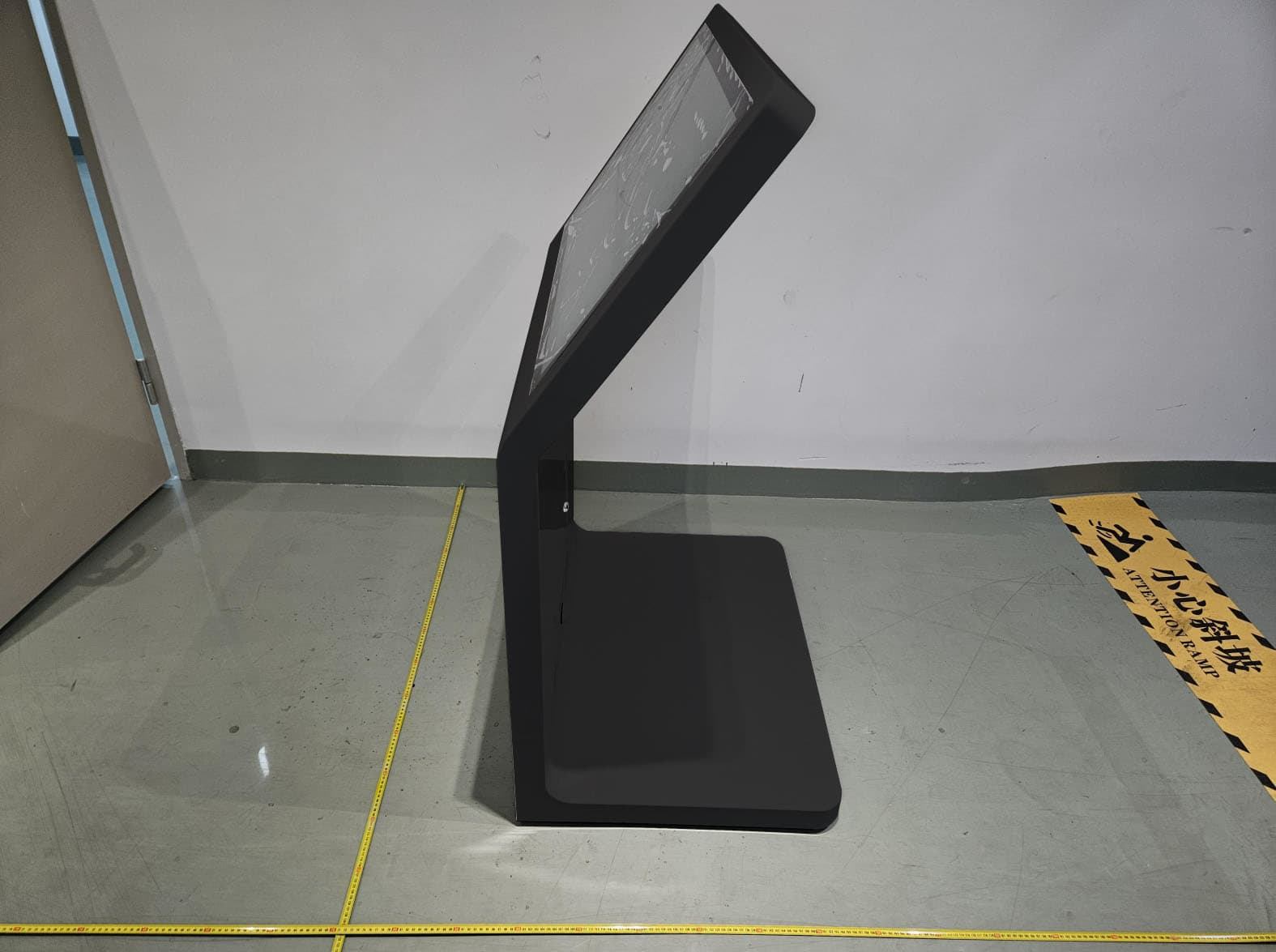 32-inch DIGITAL PCAP TCH KIOSK with CAMERA Android 14 - FCC ID 2ASCB-DK032 - D2G Group LLC (4)