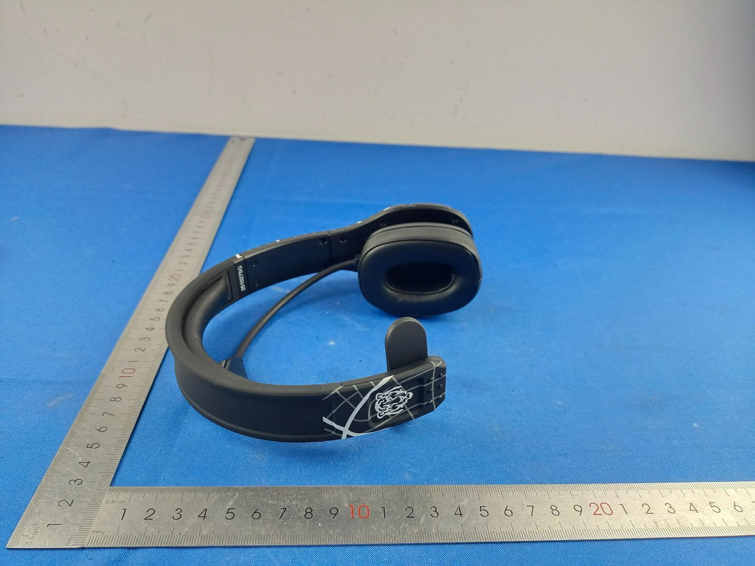 Bluetooth Headset - FCC ID 2ASKG-STORMP - Raneys LLC d/b/a Blue Tiger USA (4)