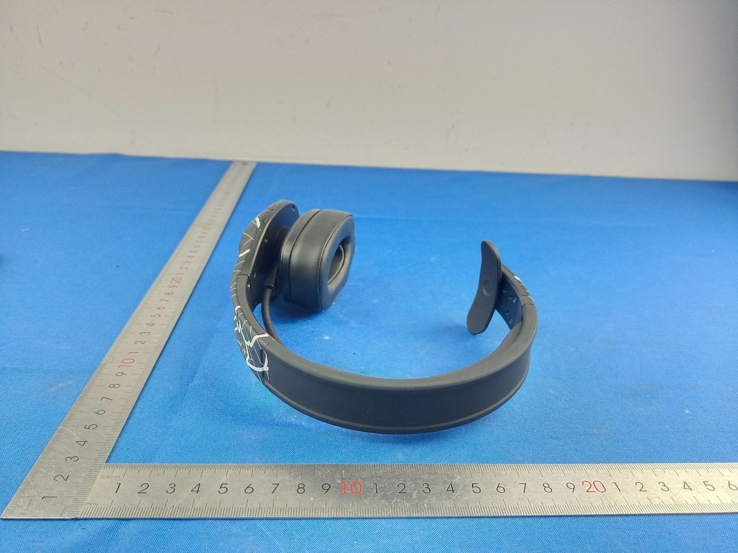 Bluetooth Headset - FCC ID 2ASKG-STORMP - Raneys LLC d/b/a Blue Tiger USA (3)