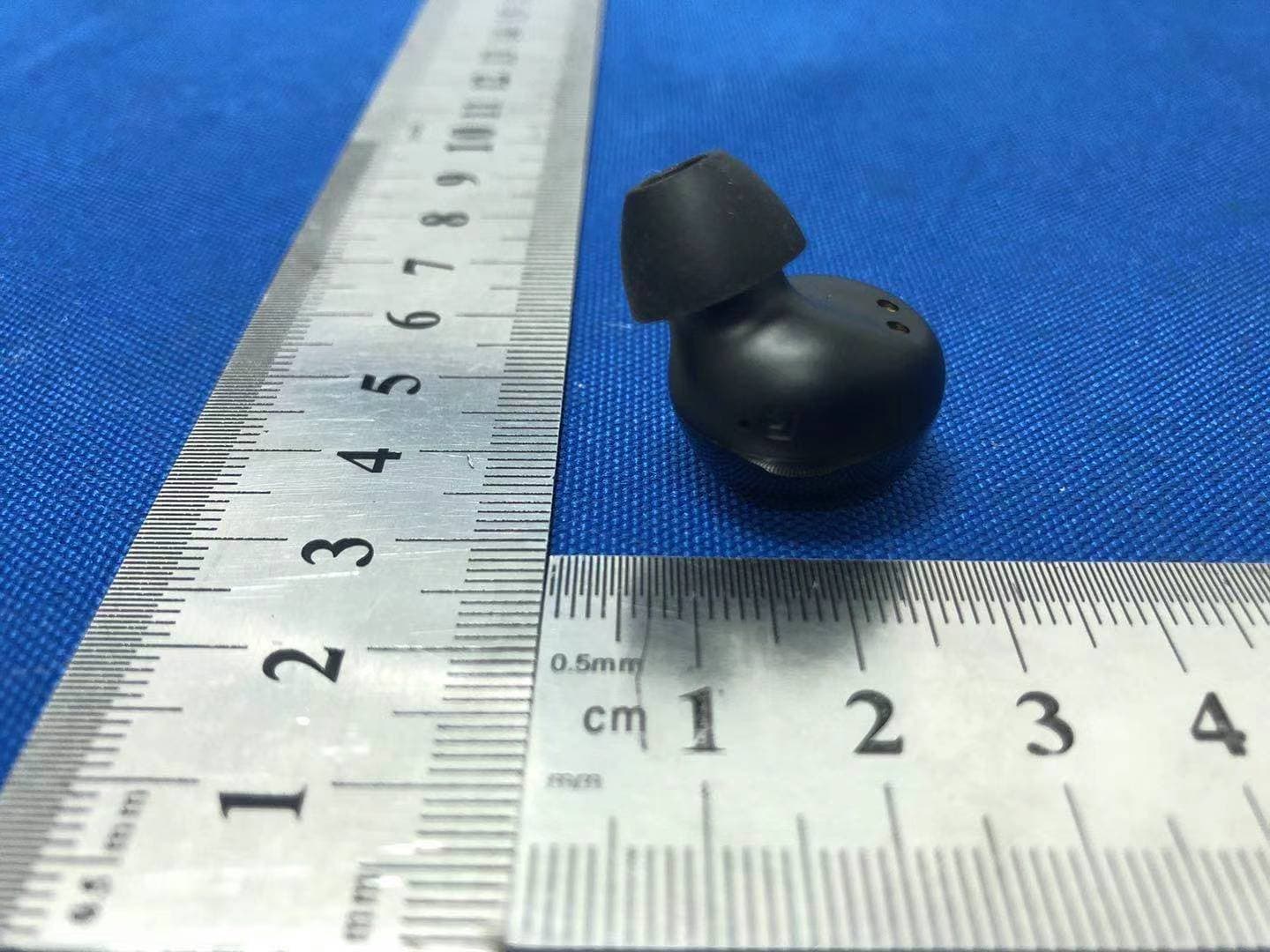 TWS Bluetooth headset - FCC ID 2ASLT-V6R - SHENZHEN XIWXI TECHNOLOGY CO., LTD (4)