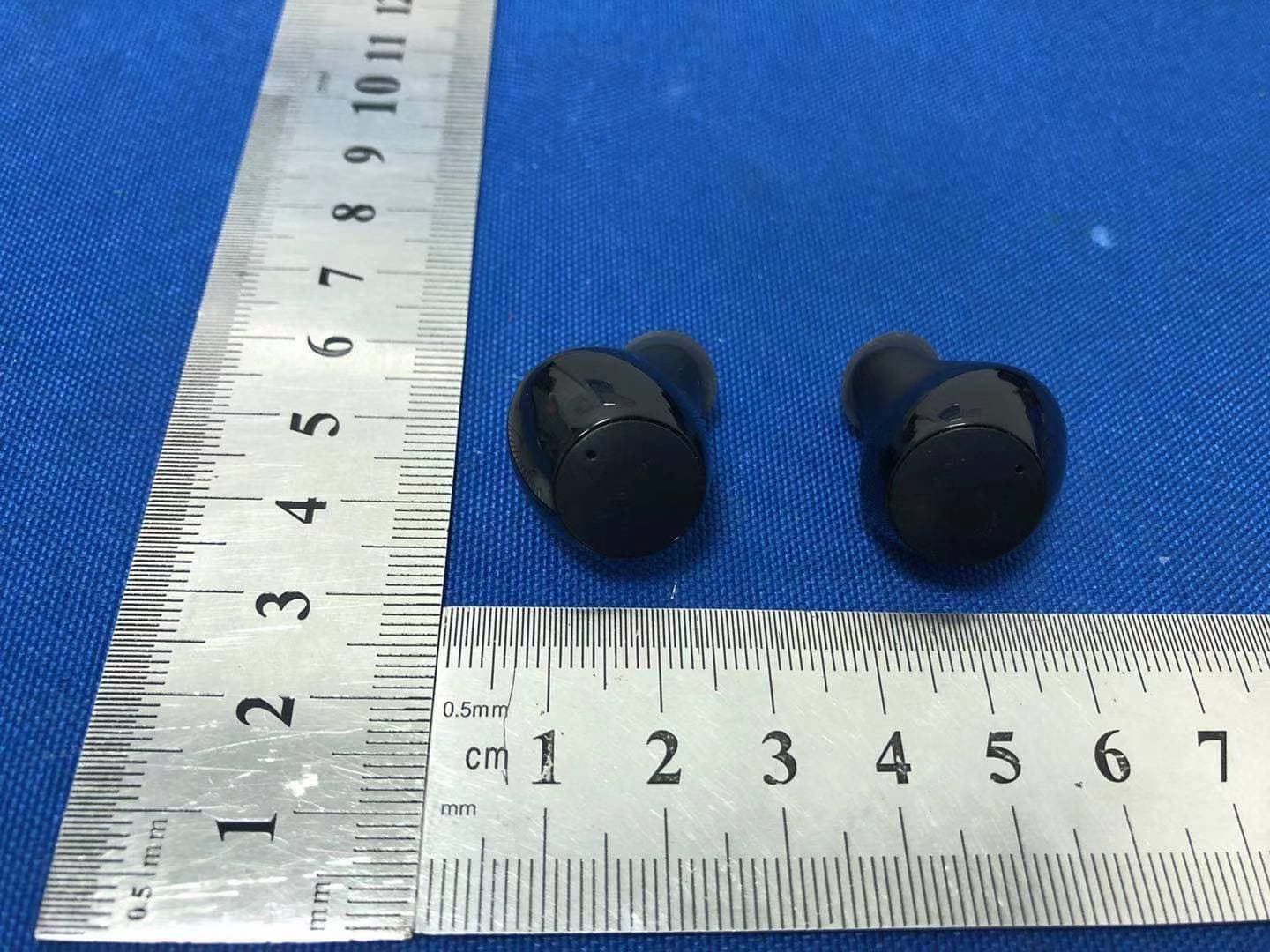 TWS Bluetooth headset - FCC ID 2ASLT-V8 - SHENZHEN XIWXI TECHNOLOGY CO., LTD (2)