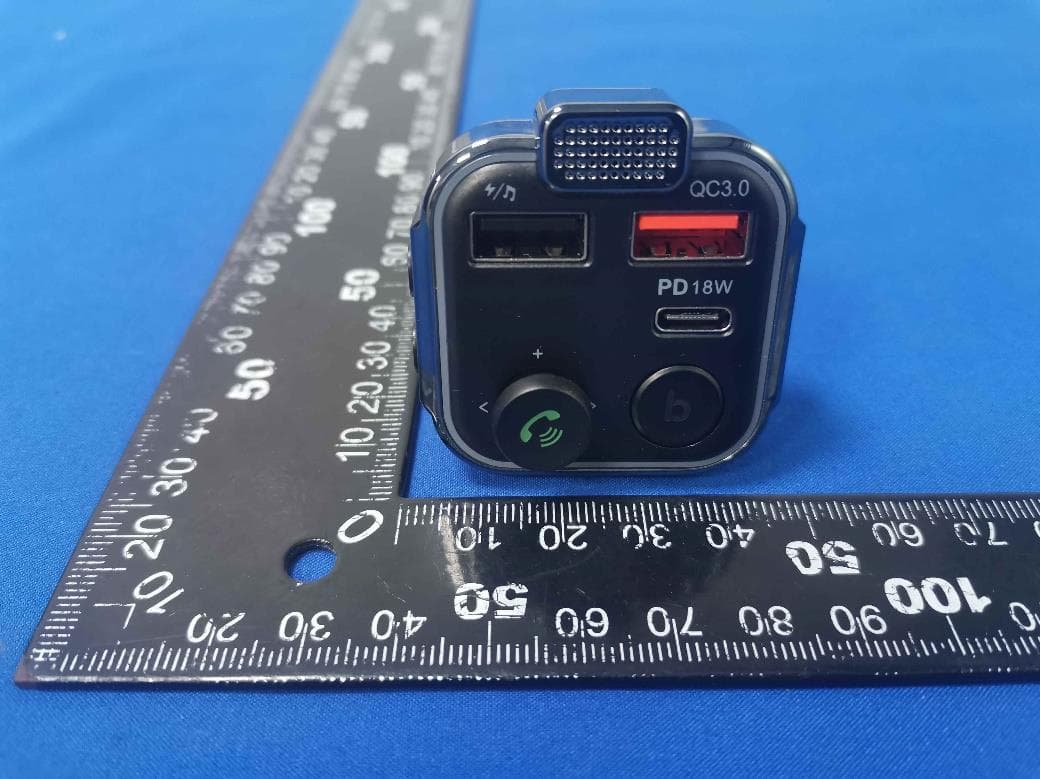 Car Wireless FM Transmitter - FCC ID 2ASUP-UBCH261 - Shenzhen Leaderment Technology Co.,Ltd. (2)