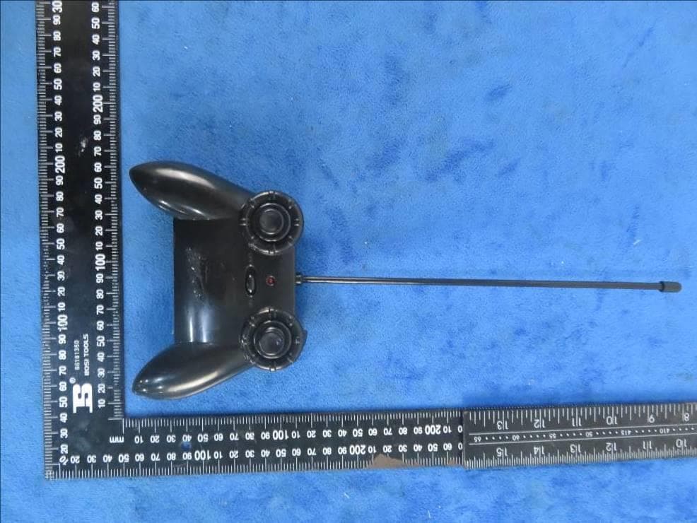 Toy RC Flip Stunt Rally - FCC ID 2ASYF-UZL41627749F - FU WING HONG COMPANY LIMITED (2)