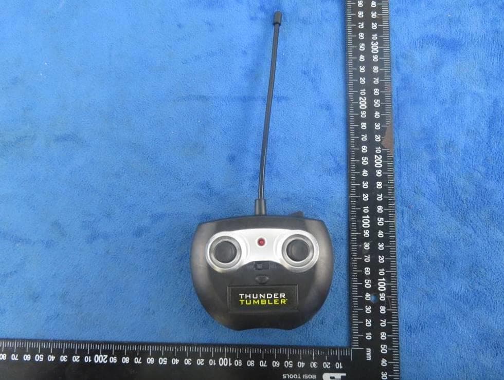 Toy RC Monster Spinning Car - FCC ID 2ASYF-UZL41632327S - FU WING HONG COMPANY LIMITED (2)