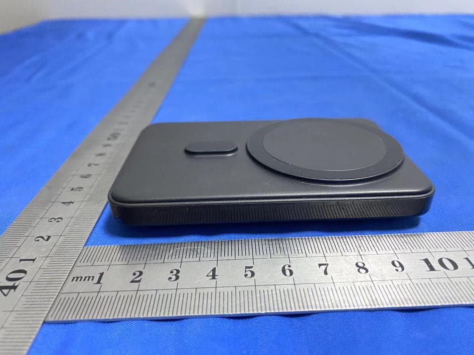 3 in1 Power bank Magnetic wireless charger - FCC ID 2ASYG-P6 - Shenzhen Brainiac Technology Development Co.,Ltd (5)