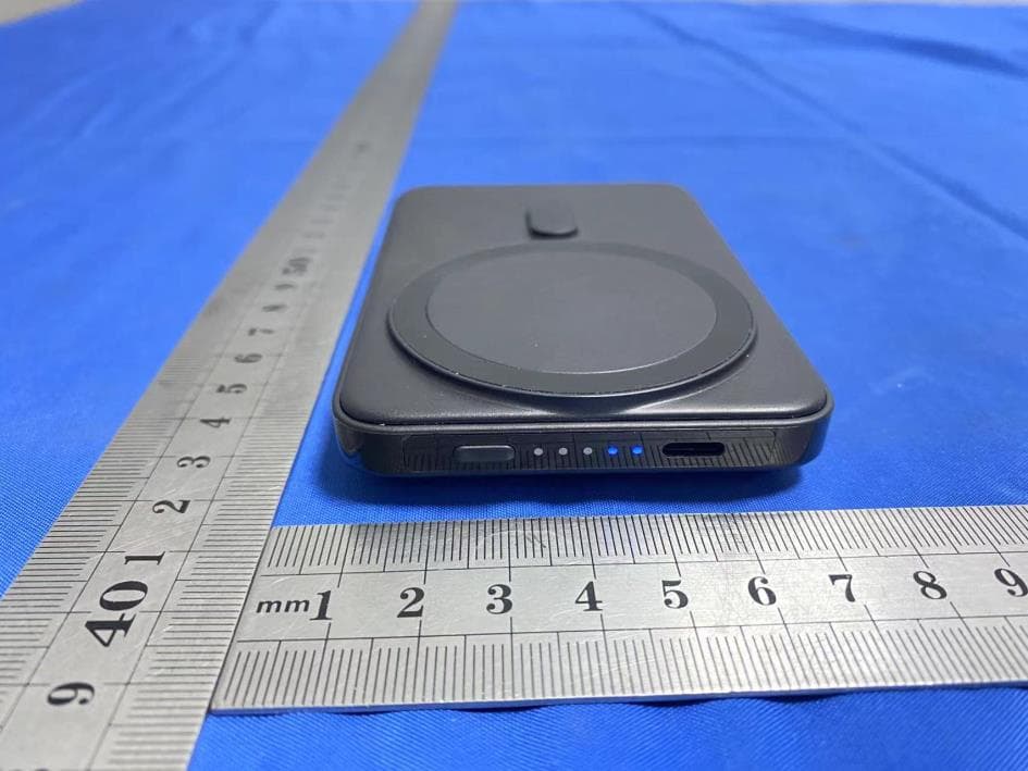 3 in1 Power bank Magnetic wireless charger - FCC ID 2ASYG-P6 - Shenzhen Brainiac Technology Development Co.,Ltd (3)