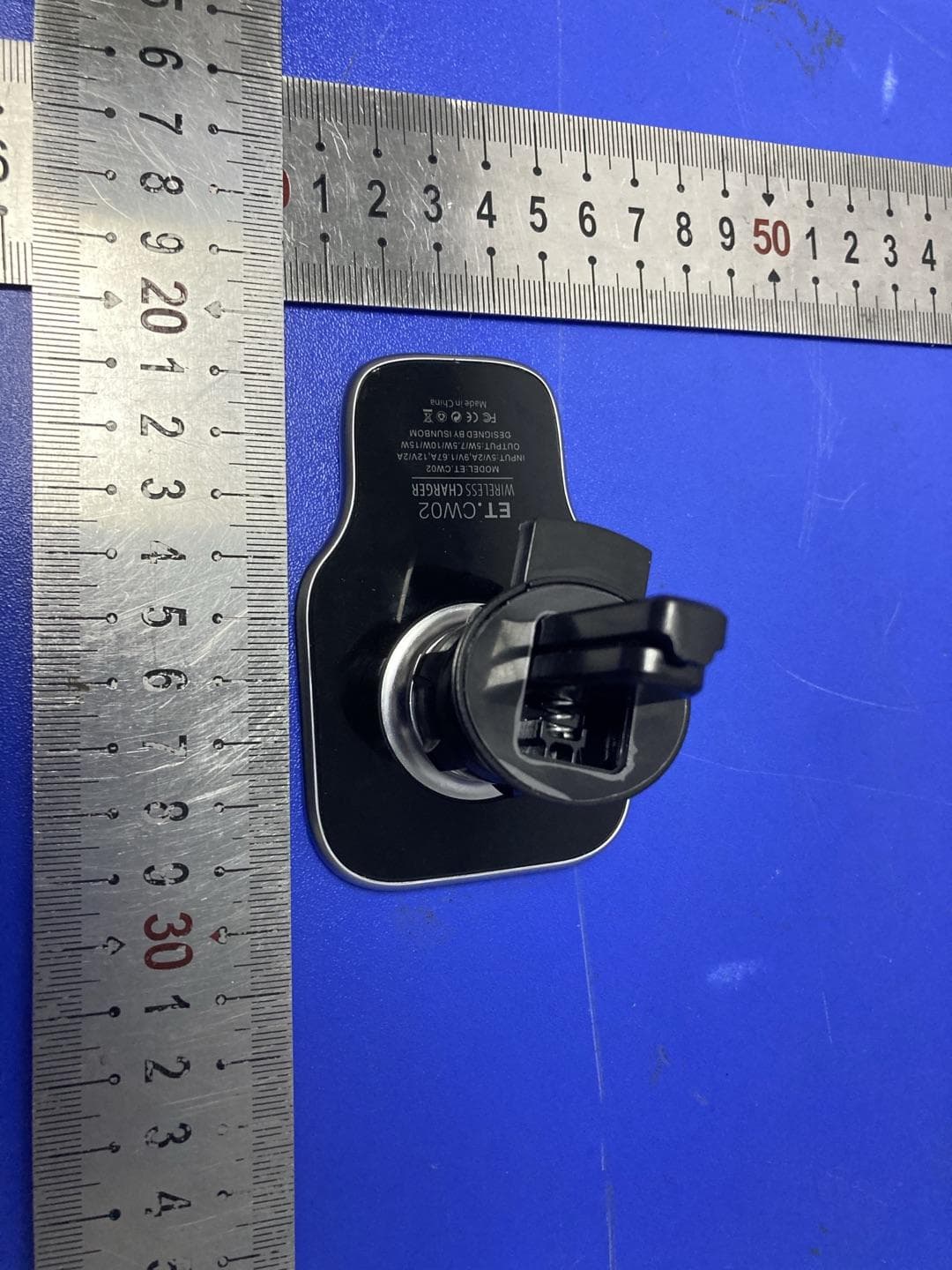 Wireless charger - FCC ID 2AT4S-ET-CW02 - ShenZhen ISUNBOM Technology Co., Ltd.