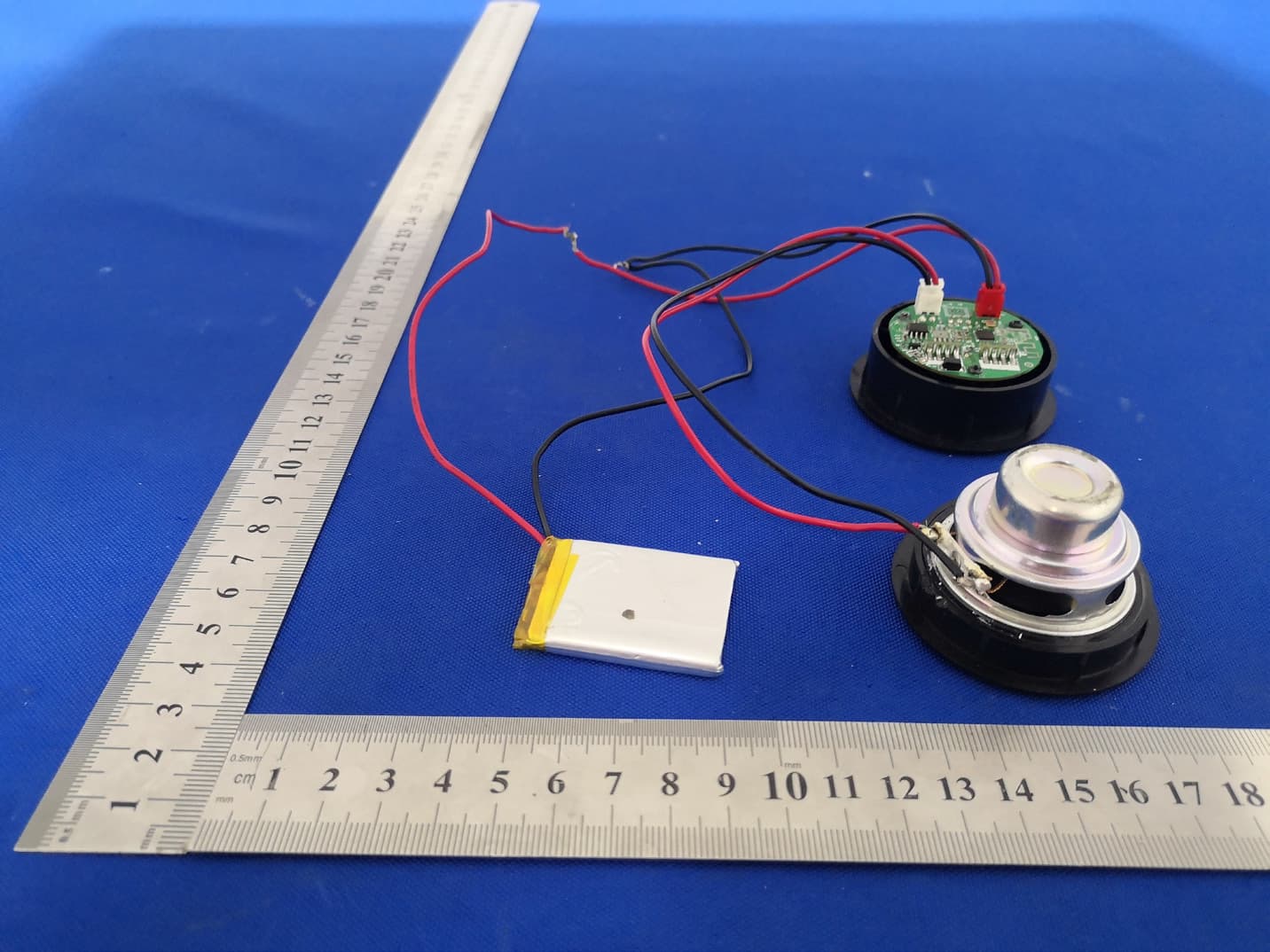 Bluetooth Speaker - FCC ID 2AT7N-57033 - Rockler Woodworking and Hardware (2)