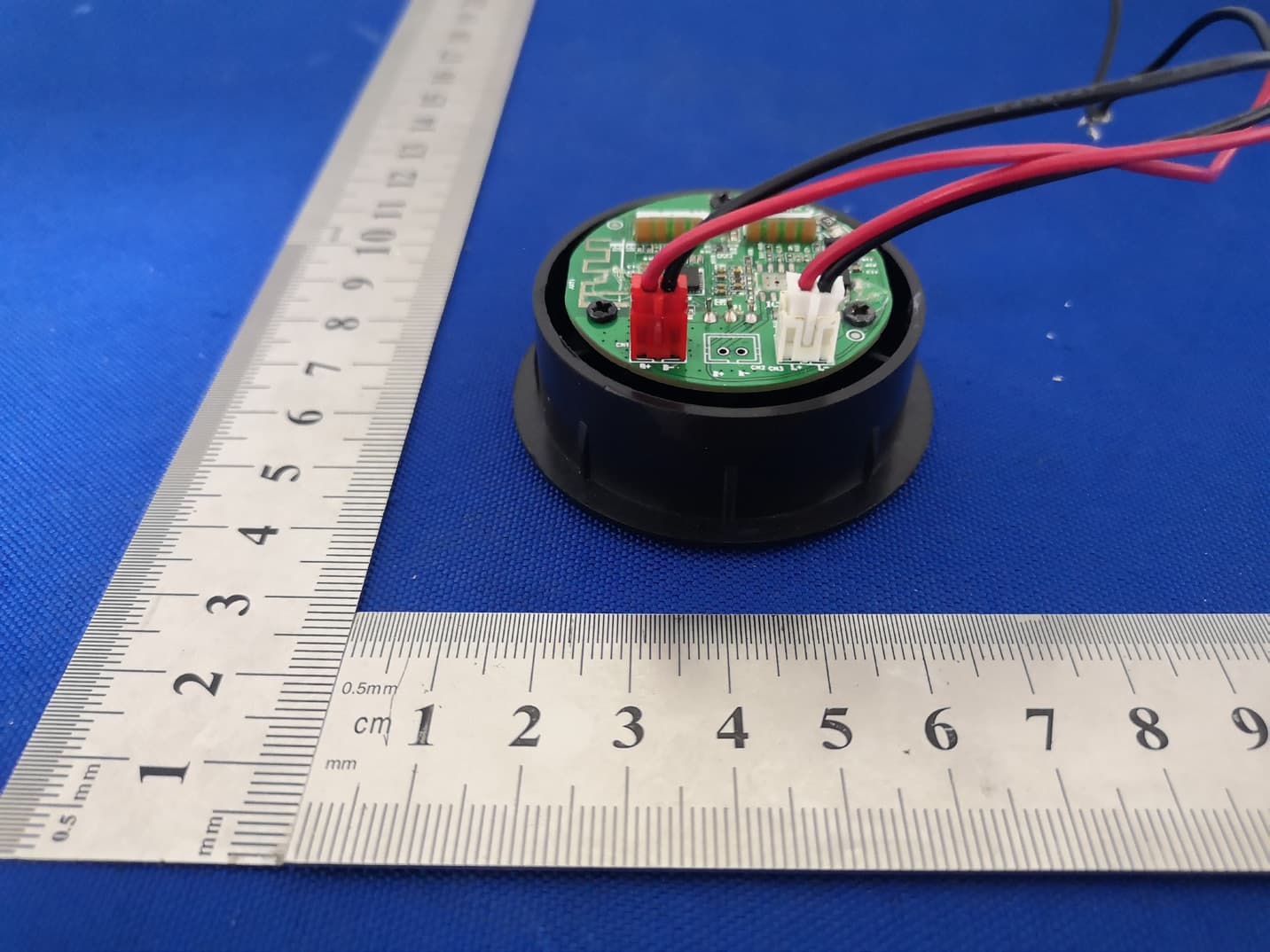 Bluetooth Speaker - FCC ID 2AT7N-57033 - Rockler Woodworking and Hardware (4)