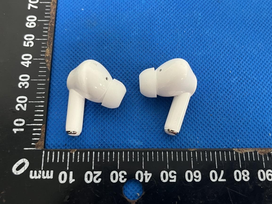 PEFONE Earbuds Pro - FCC ID 2ATFIAET-35 - UBISIGHT TECHNOLOGY LLC (2)
