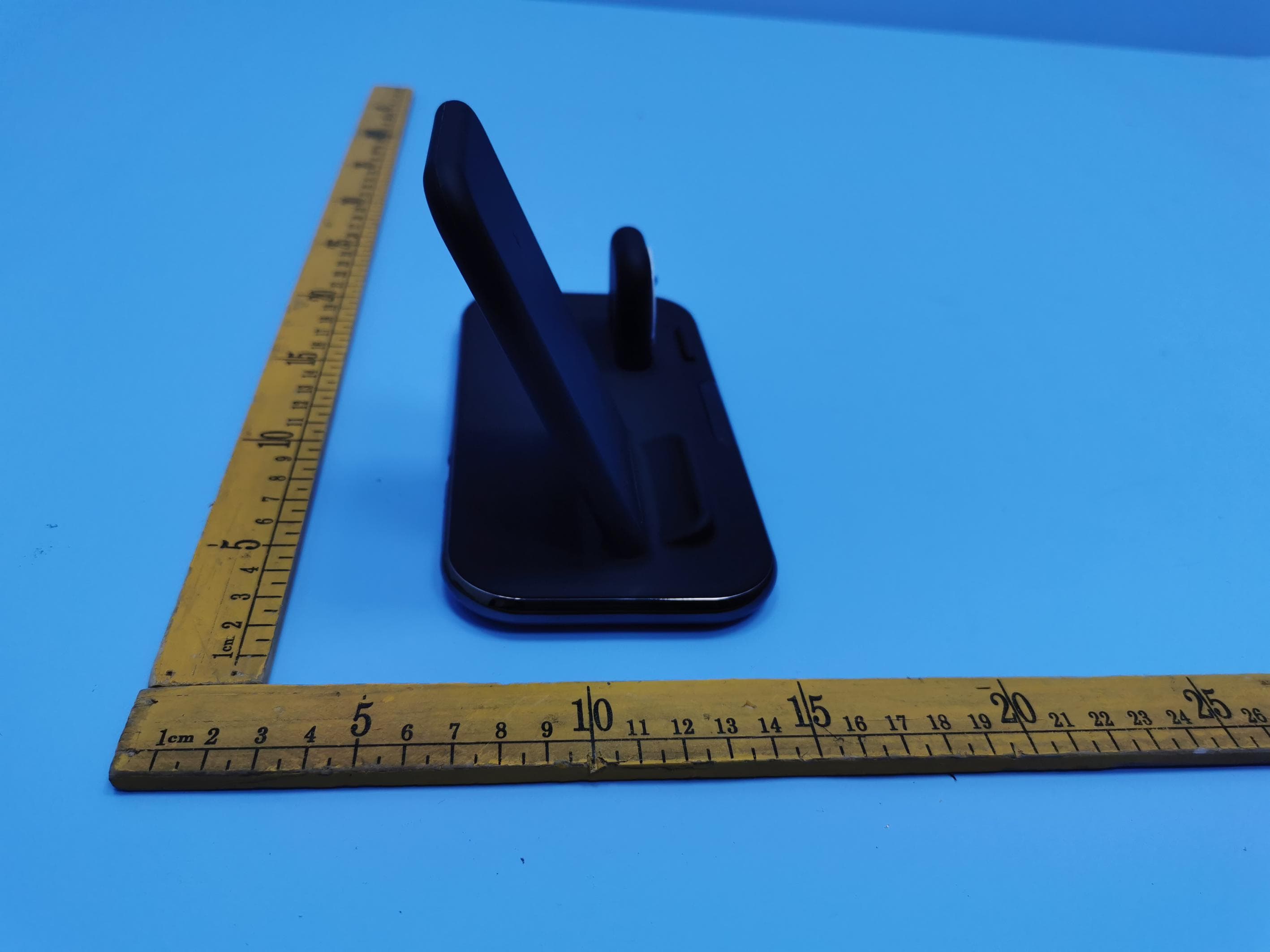 Wireless Charging Stand - FCC ID 2ATGY-AWC1065 - UBIO LABS, INC.